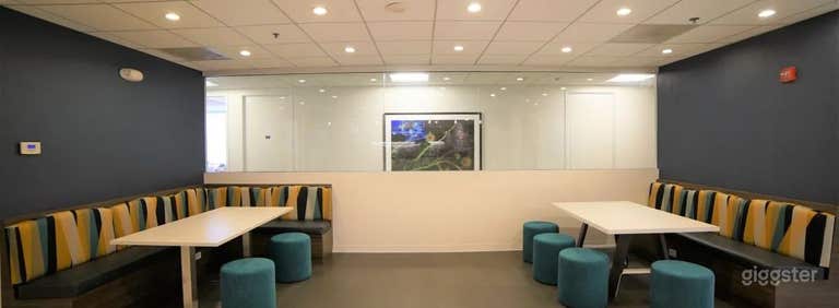  Smart Meeting Space for 3-5 People   