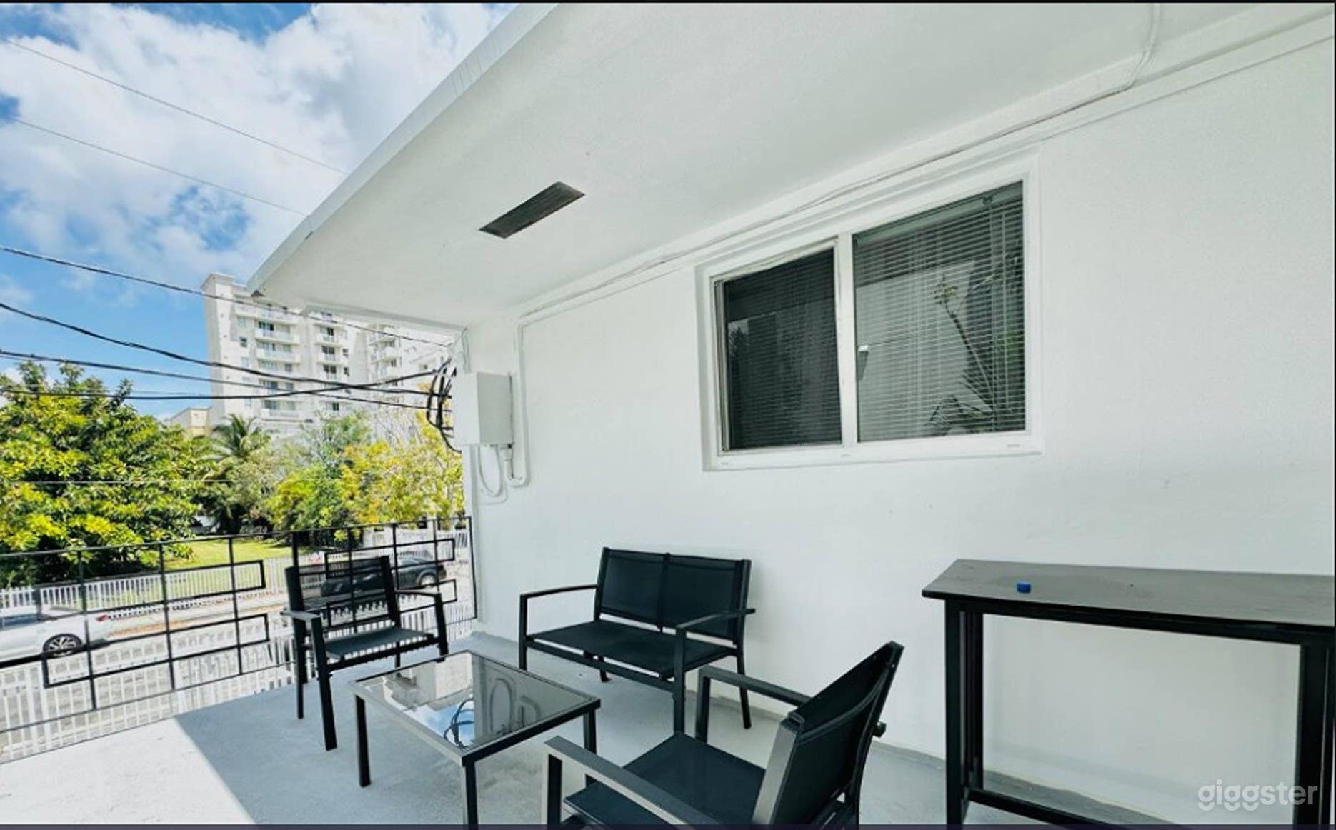 Modern 2BR Miami Apartment Photo 4