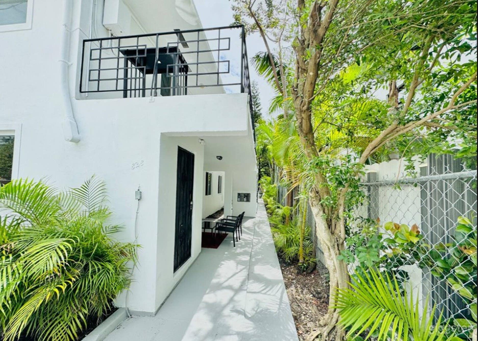 Modern 2BR Miami Apartment Photo 2