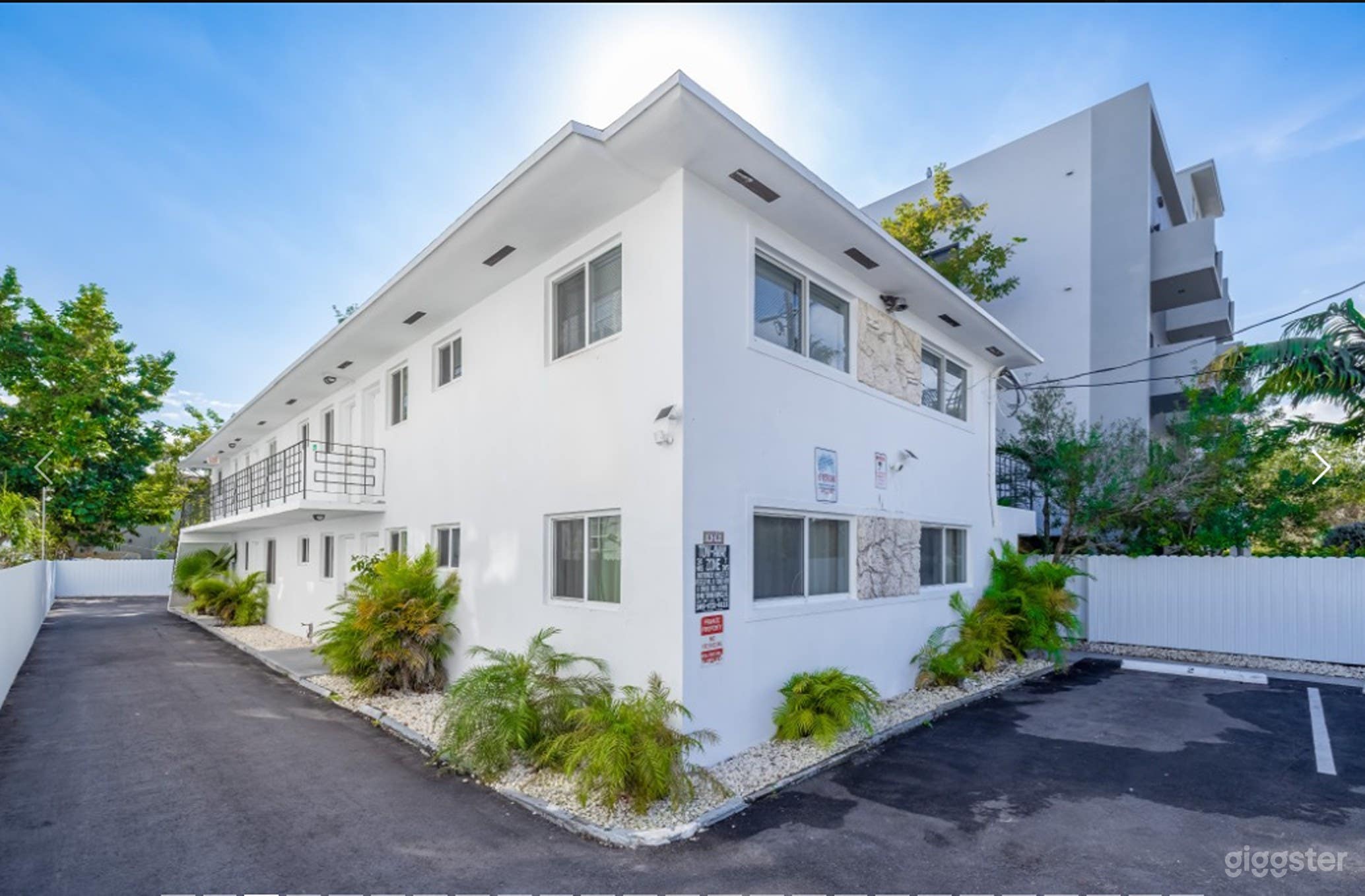 Modern 2BR Miami Apartment Photo 1