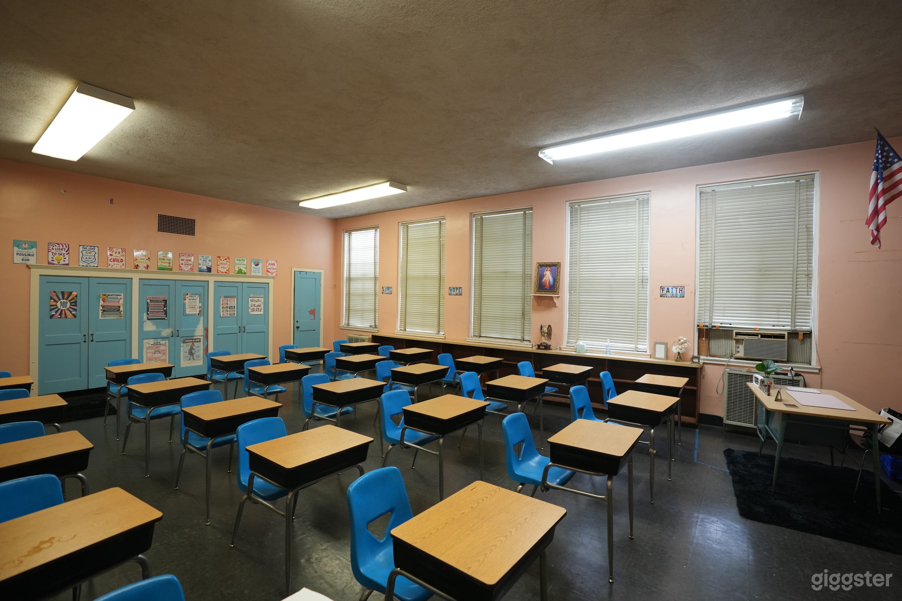 Vintage Pastel Classroom School w/ Library, Stage &amp; Lock Photo 2