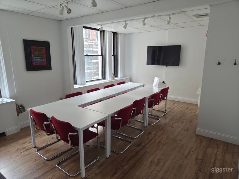  704-D Spacious Conference Room for 10 in Manhattan 