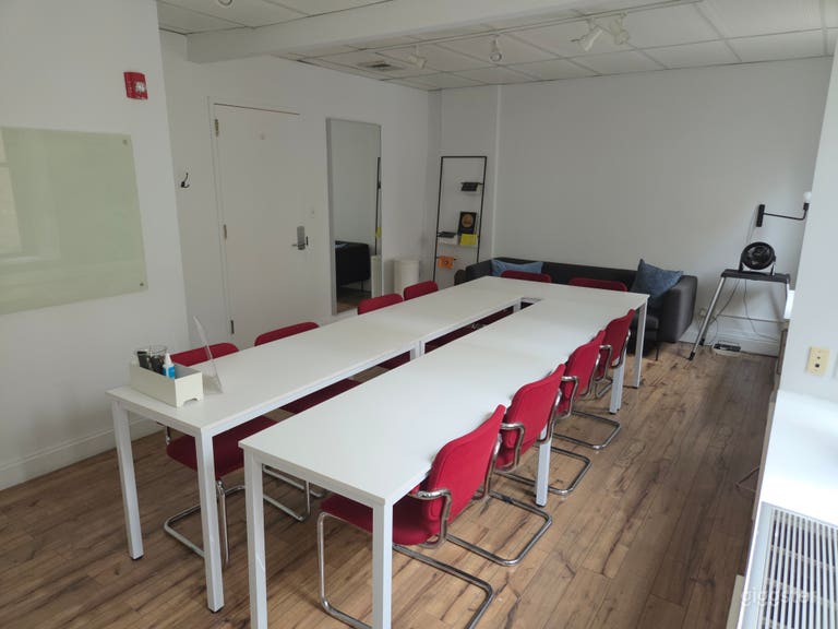  704-D Spacious Conference Room for 10 in Manhattan 