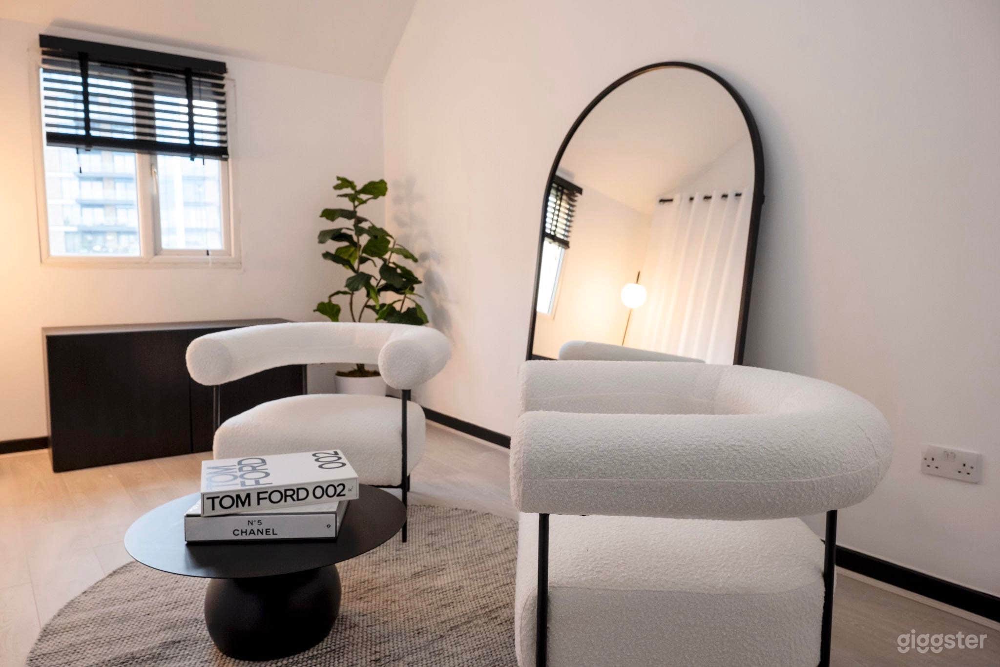 Fully equipped studio with luxury furniture, lighting equipment, and free Wi-Fi  Photo 3