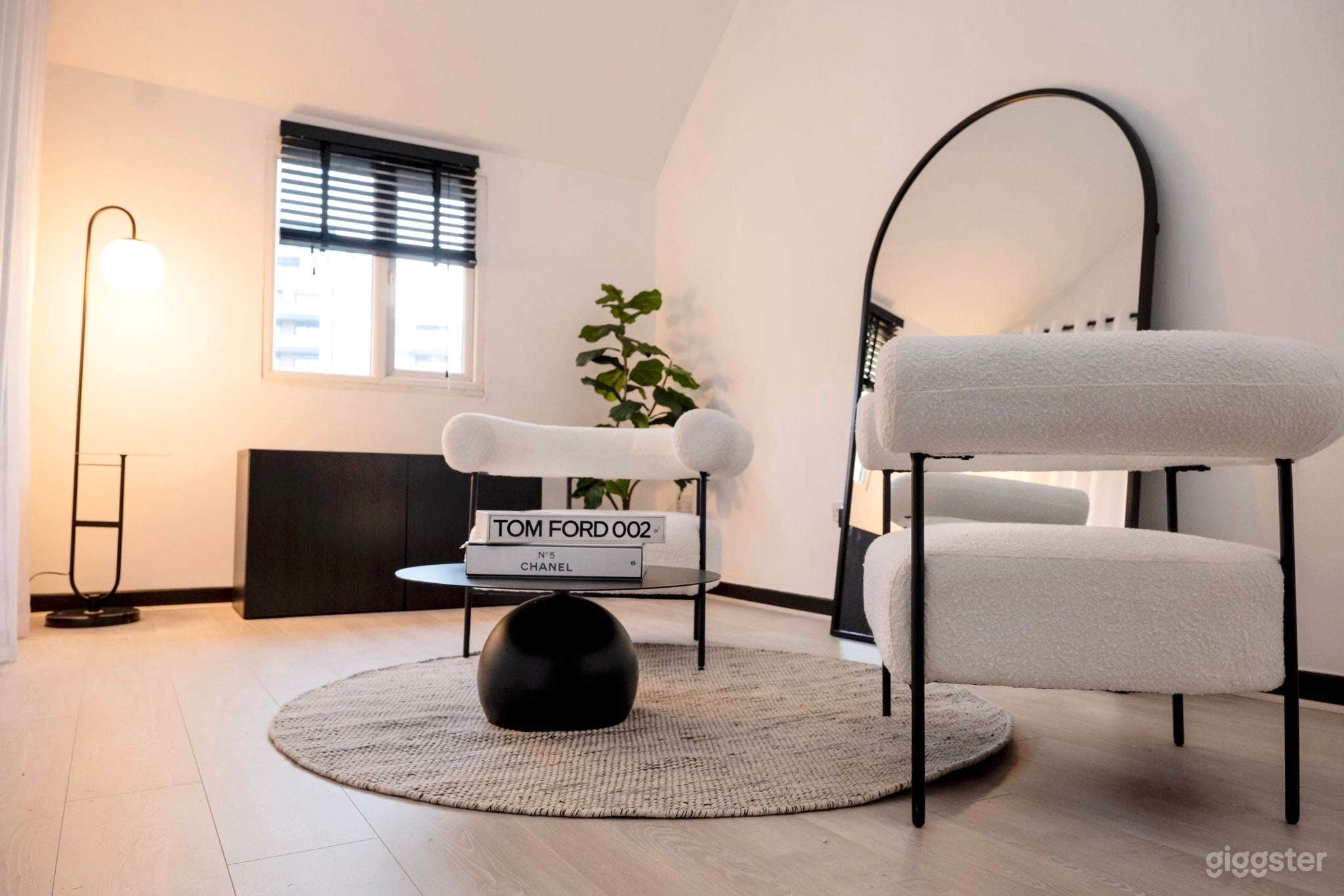 Fully equipped studio with luxury furniture, lighting equipment, and free Wi-Fi  Photo 2