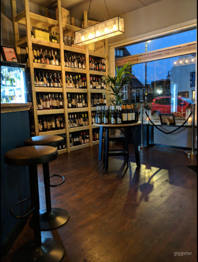 Cozy and Stylish Bar in Manchester Photo 2