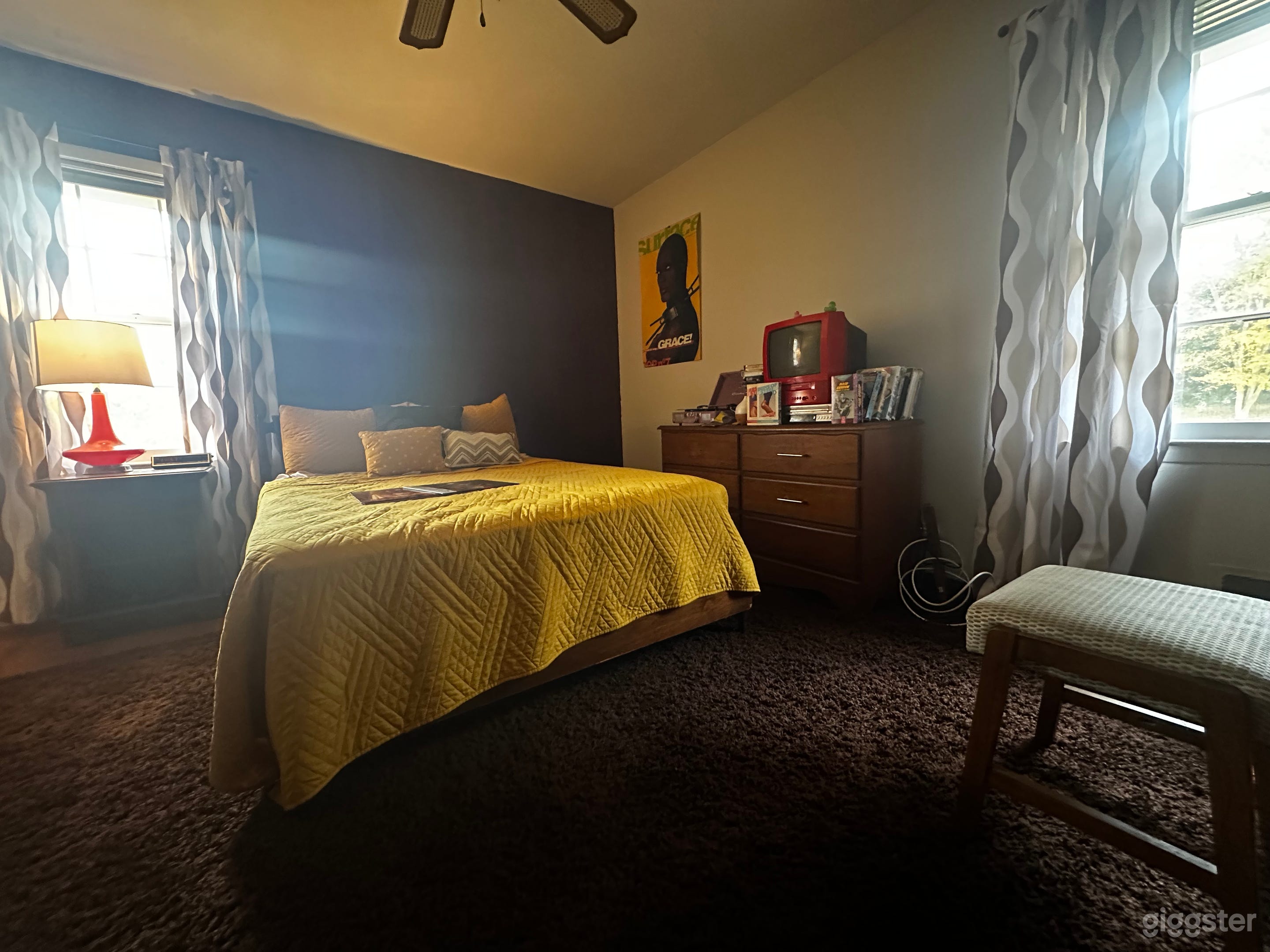 Eclectic Retro Studio (60s,70s,80s) + NEW Basement Photo 4