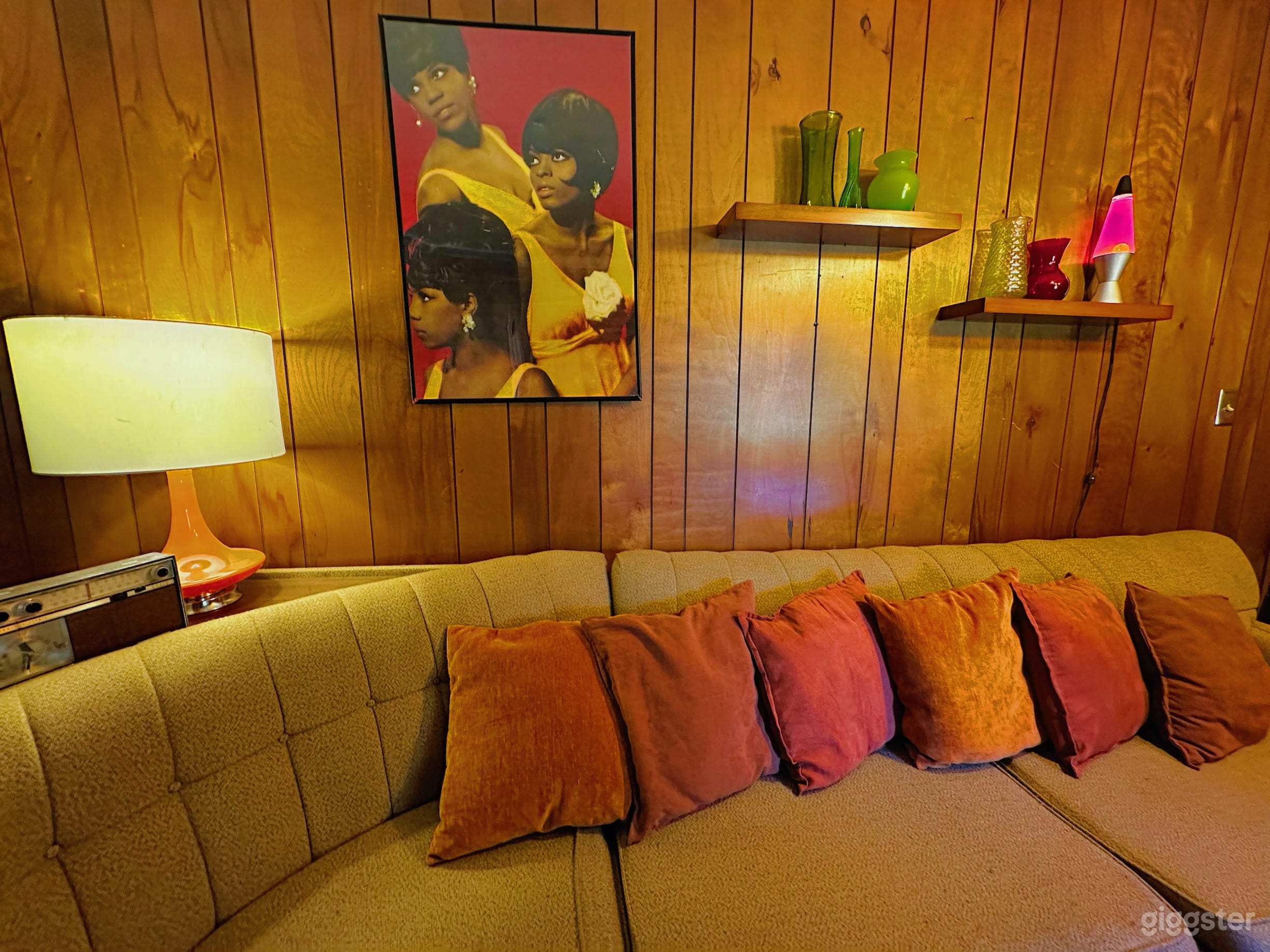 Eclectic Retro Studio (60s,70s,80s) + NEW Basement Photo 4
