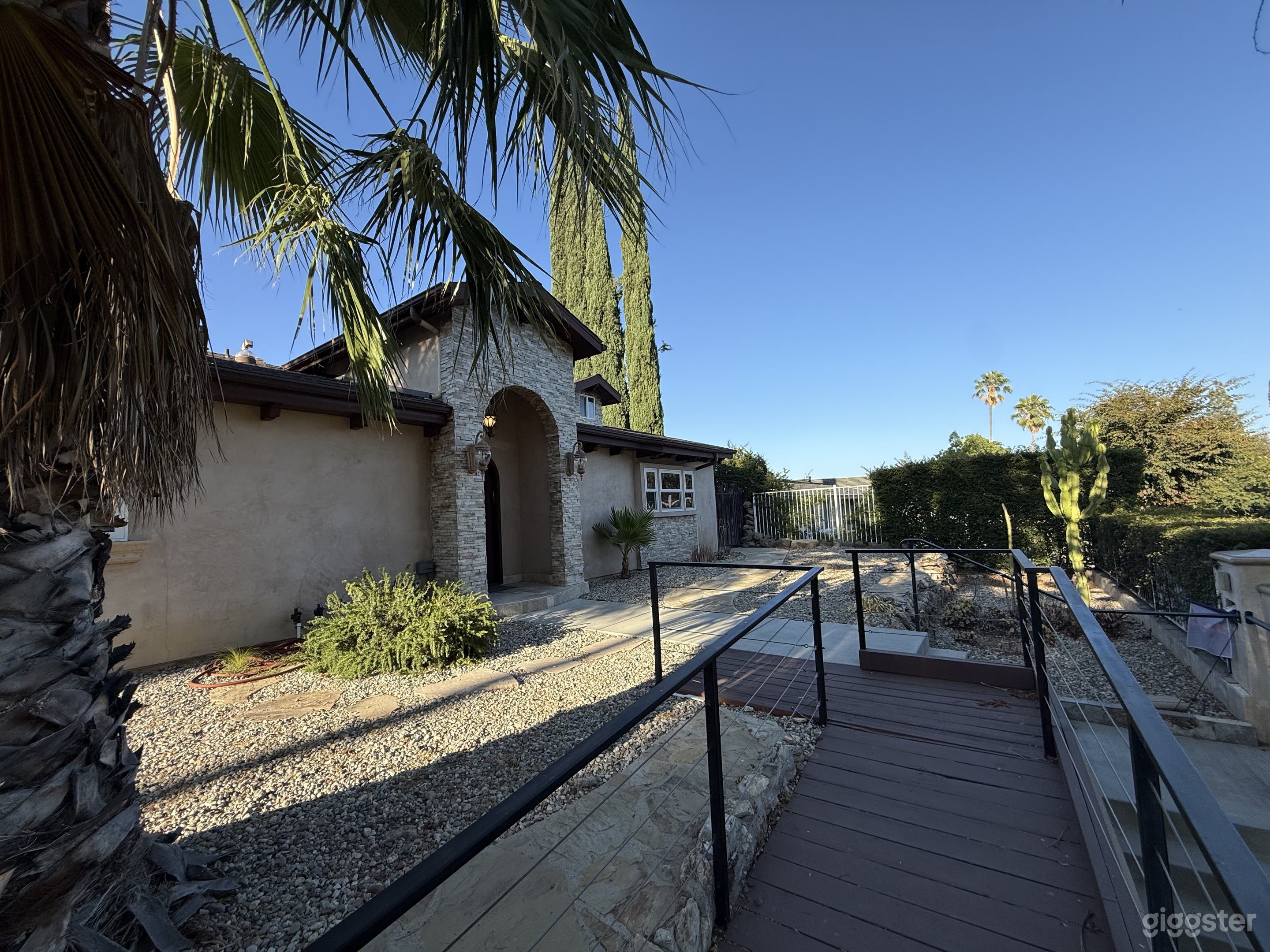 Modern Spacious Open One Story House Photo 4