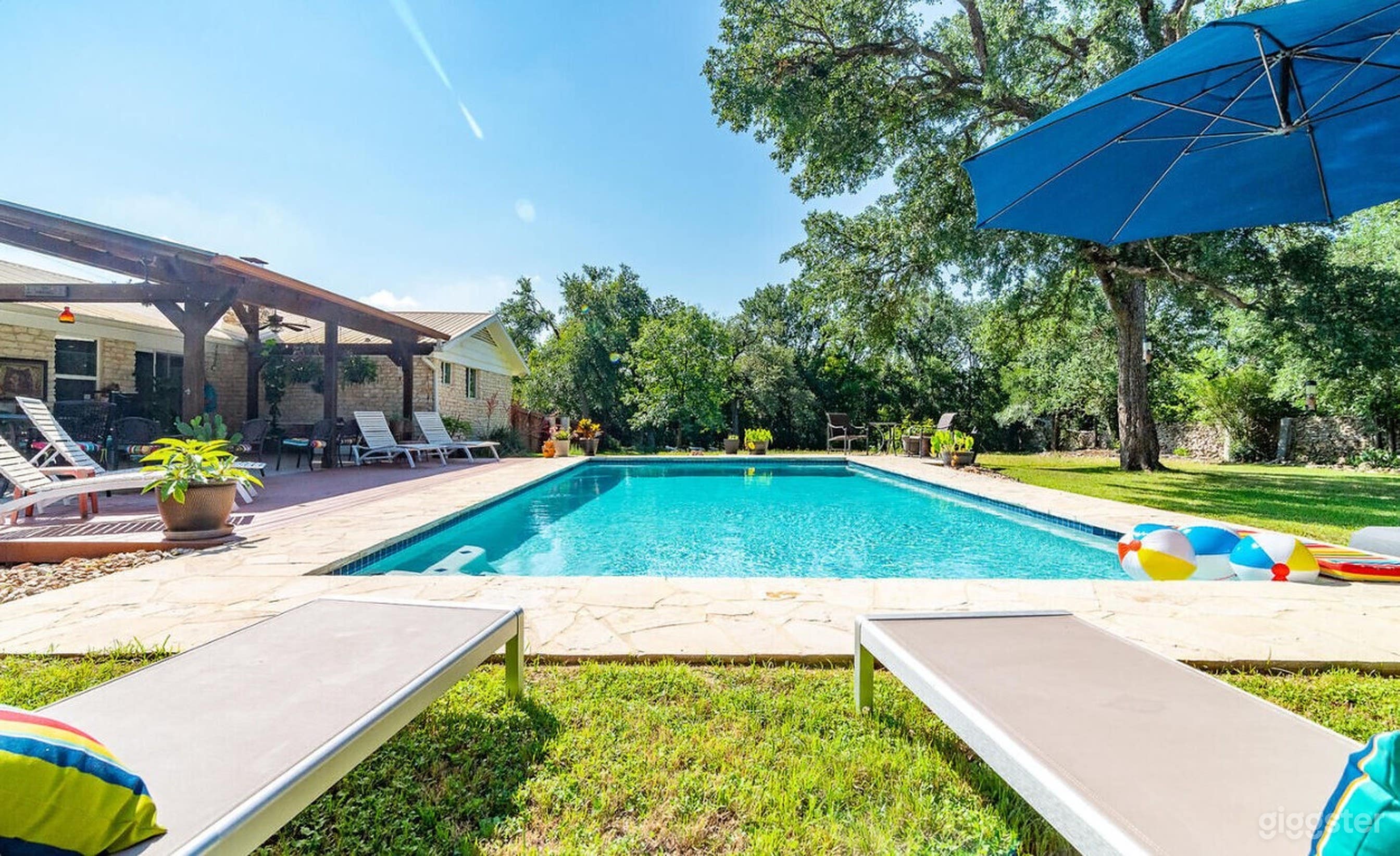 Expansive Pool For Film And Production Photo 1