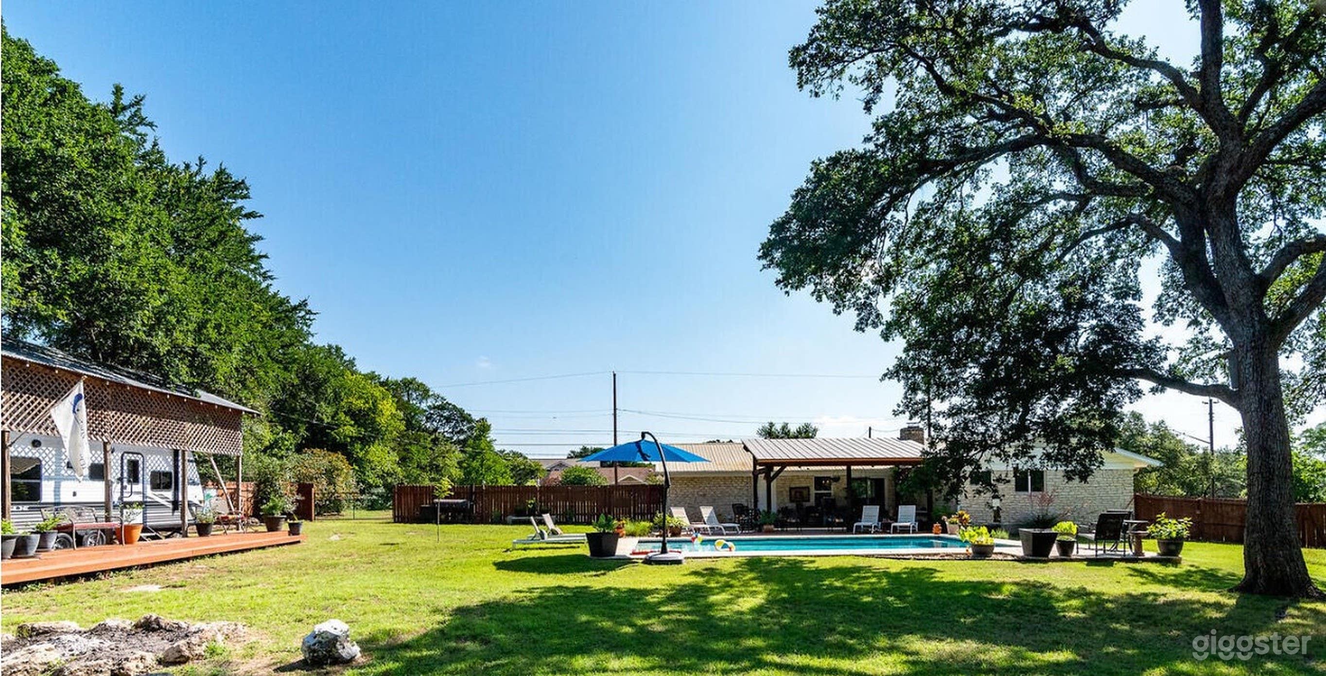 Expansive Pool For Film And Production Photo 2