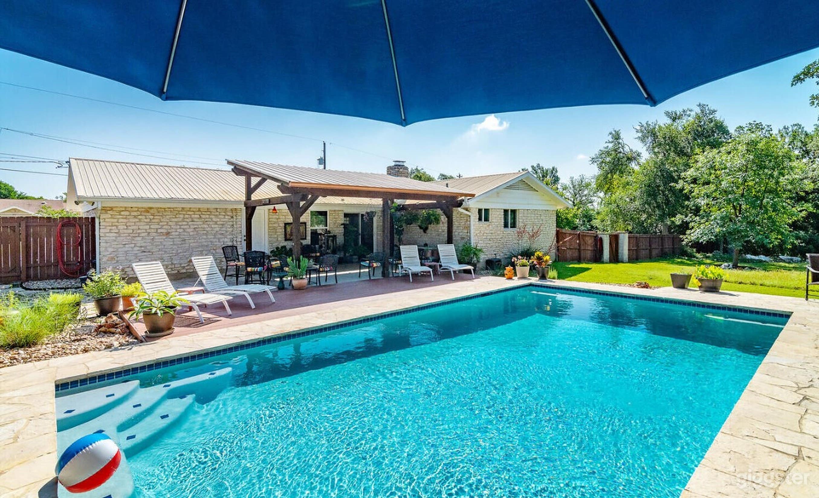 Expansive Pool For Film And Production Photo 3