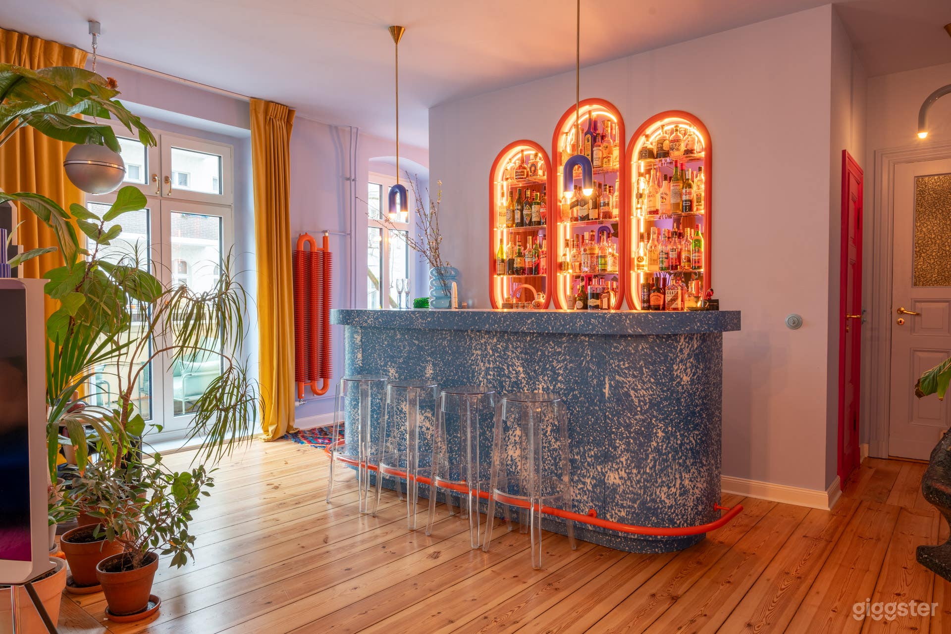 Wohnung mit funky, lebendigem Interieur & Hausbar Foto 2