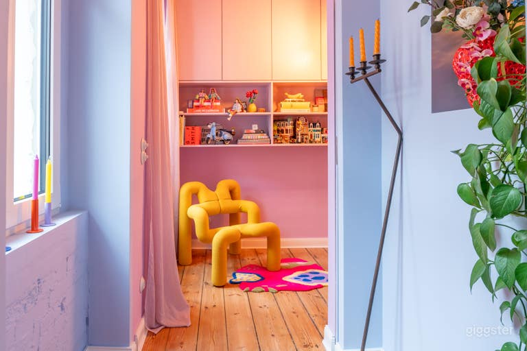 Wohnung mit funky, lebendigem Interieur & Hausbar 