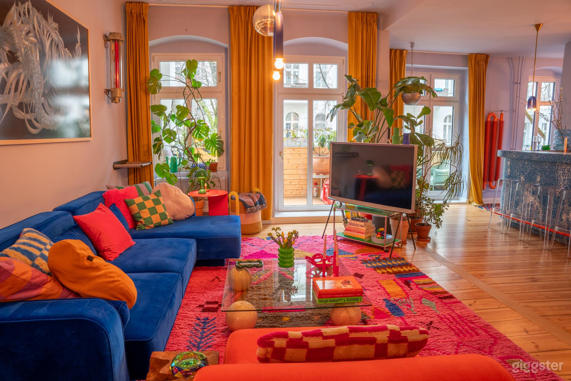 Wohnung mit funky, lebendigem Interieur & Hausbar Foto 1