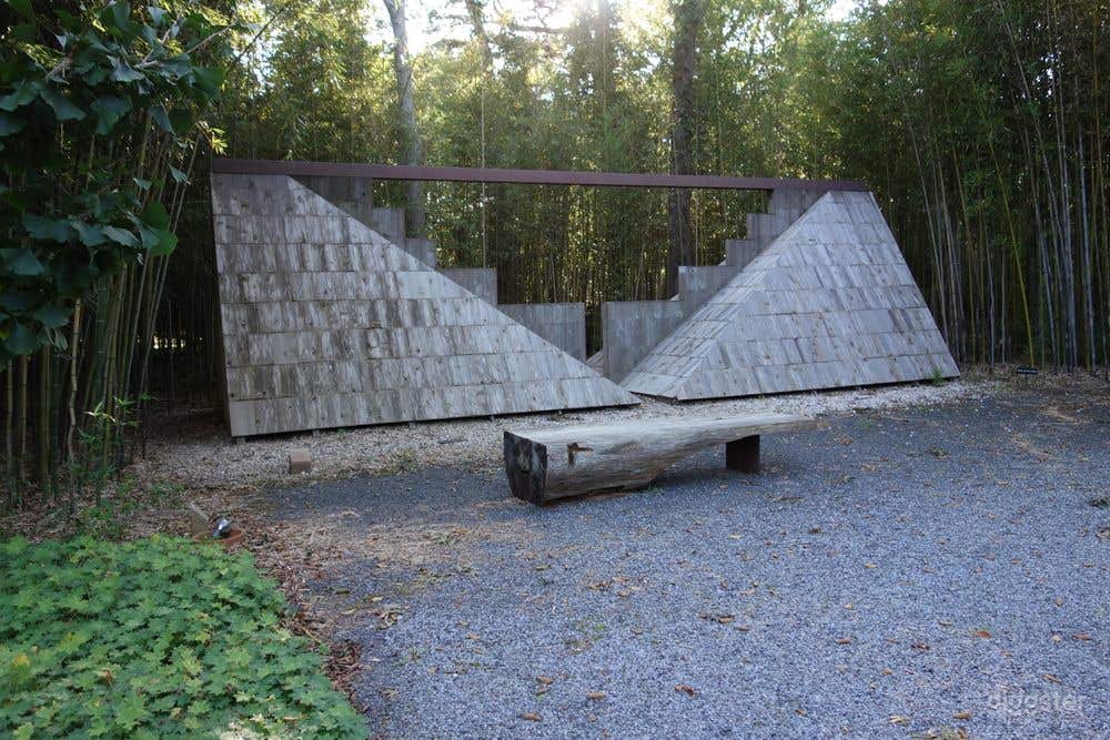 16- Acre Garden with Sculptures and Landscapes Photo 3