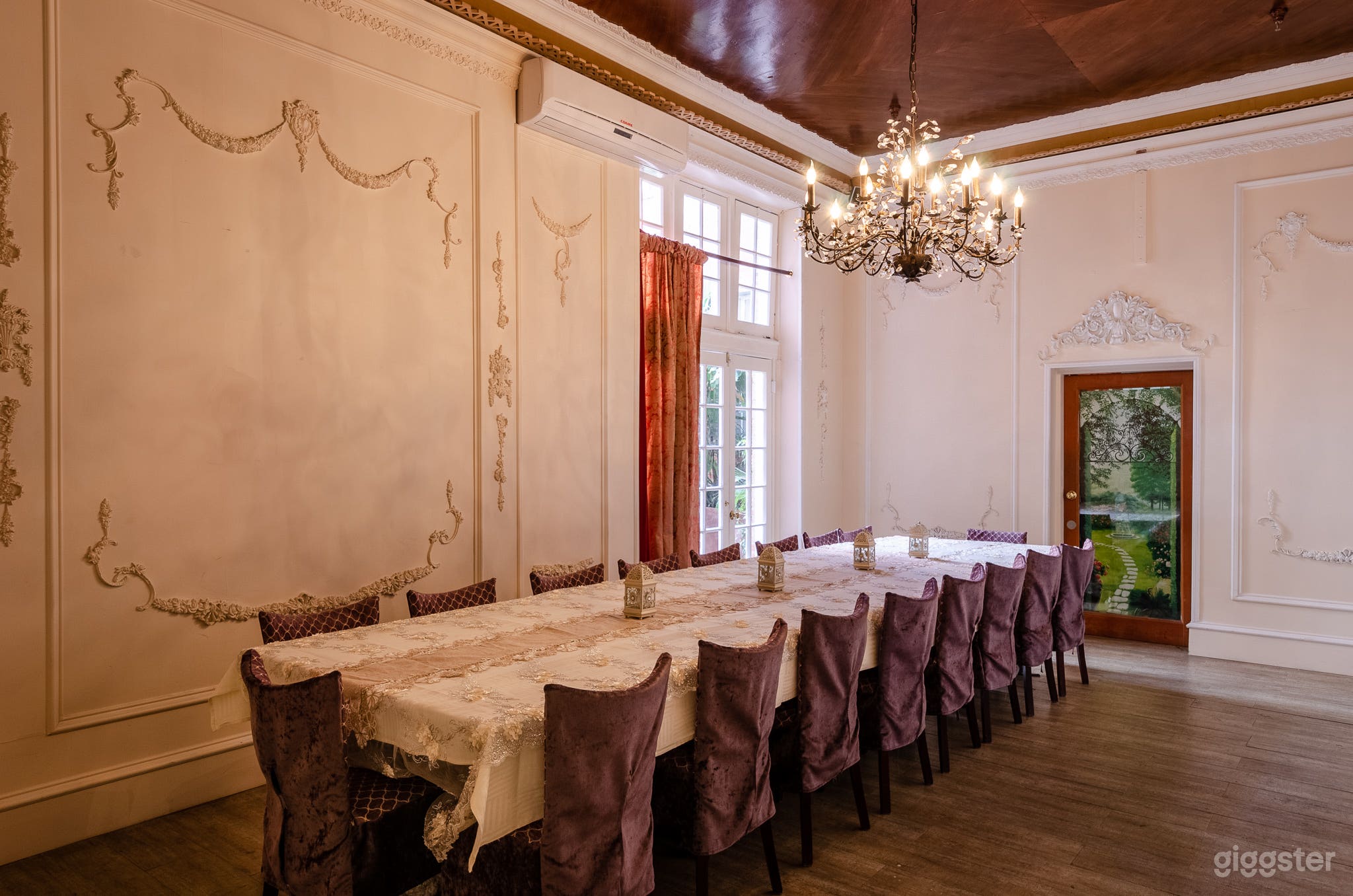 The VIP Room Photo 1