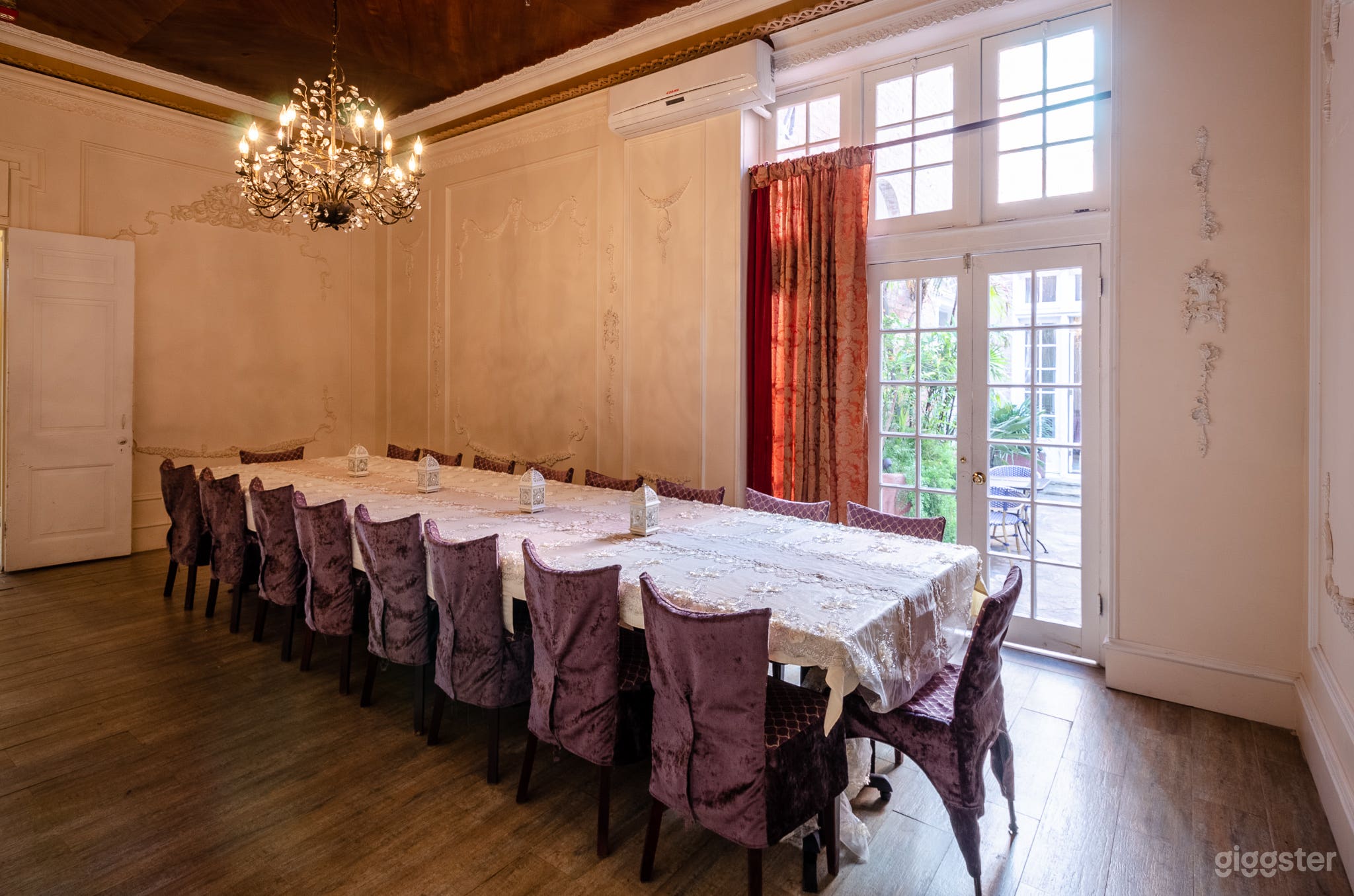 The VIP Room Photo 2