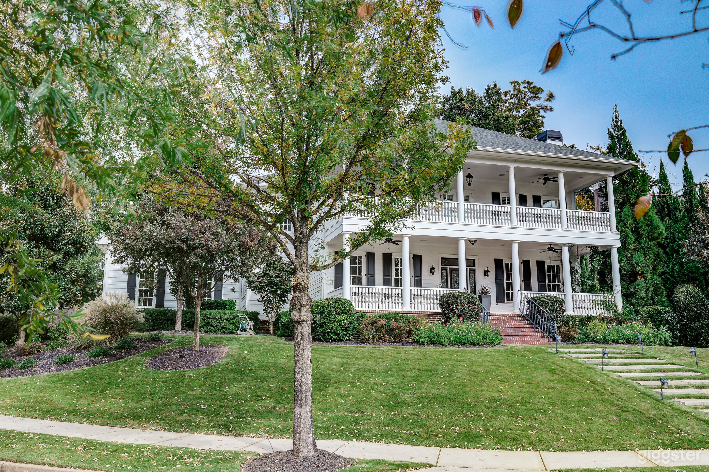 Beautiful Southern Style Traditional Home  Photo 4