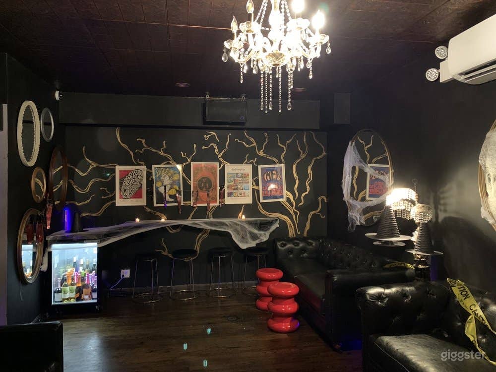 Intimate and Uniquely Styled New York Lounge Photo 1