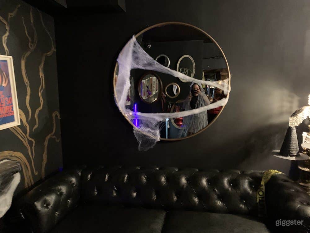 Intimate and Uniquely Styled New York Lounge Photo 4