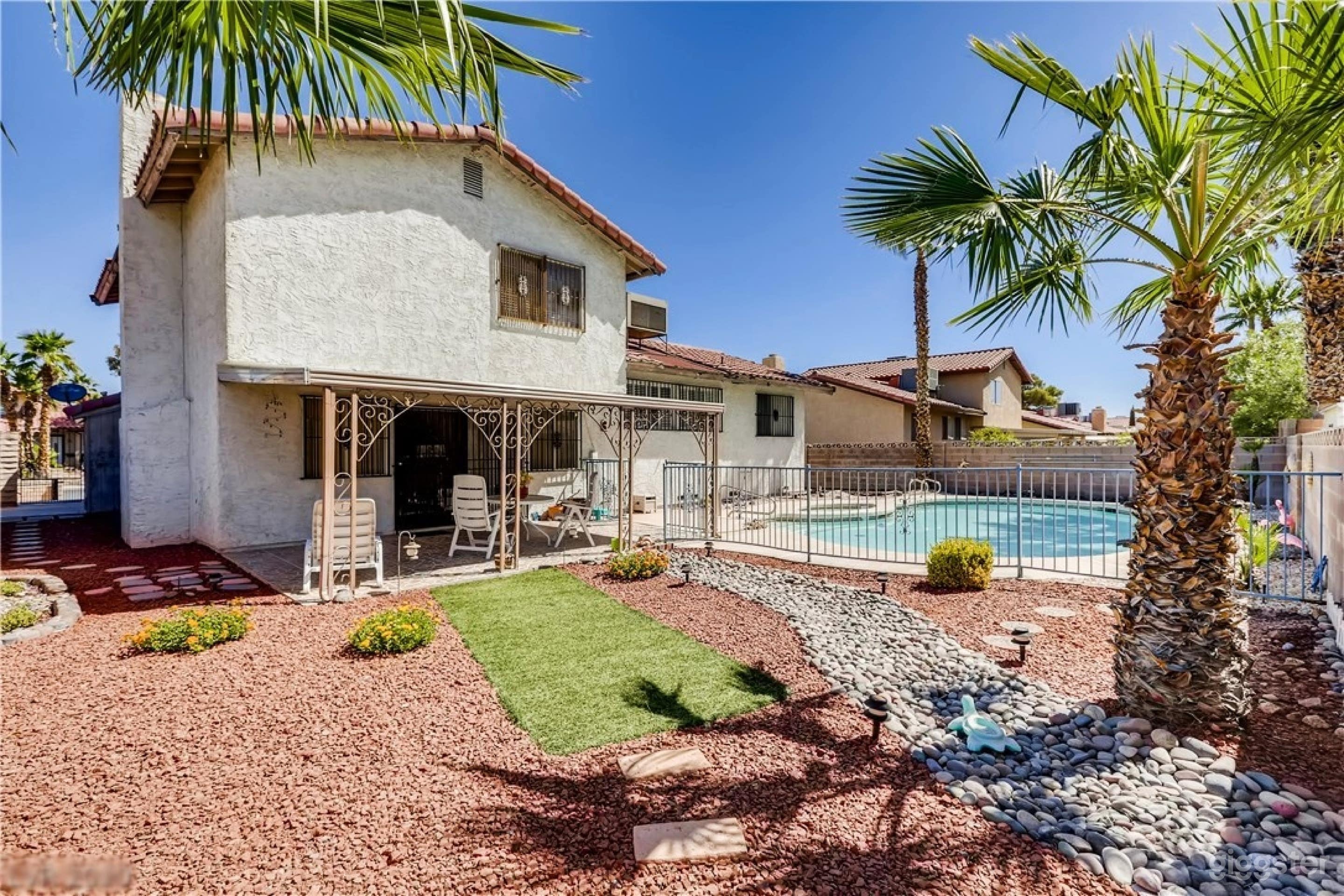 Las Vegas Poolside Paradise: Ideal for Productions &amp; Photoshoots (Up to 10 Guests) Photo 3