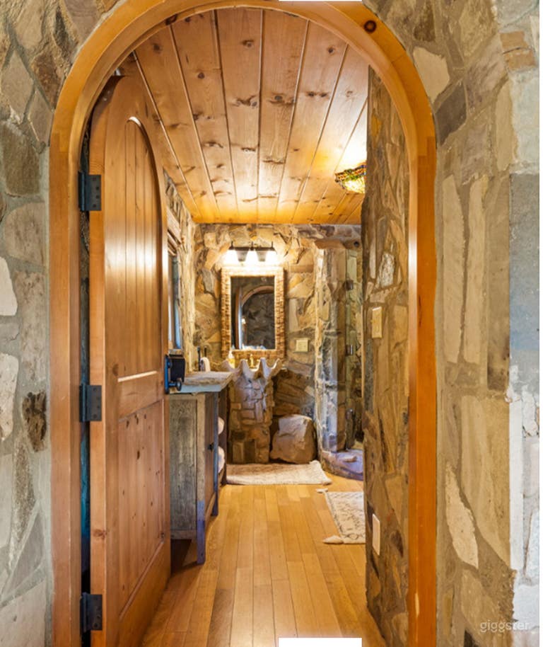  4 Acres Gated Tropical Lodge Pool and Spa 