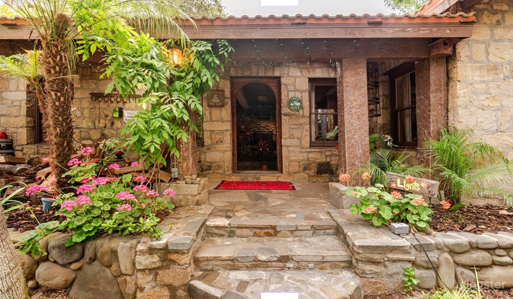 4 Acres Gated Tropical Lodge Pool and Spa Photo 1