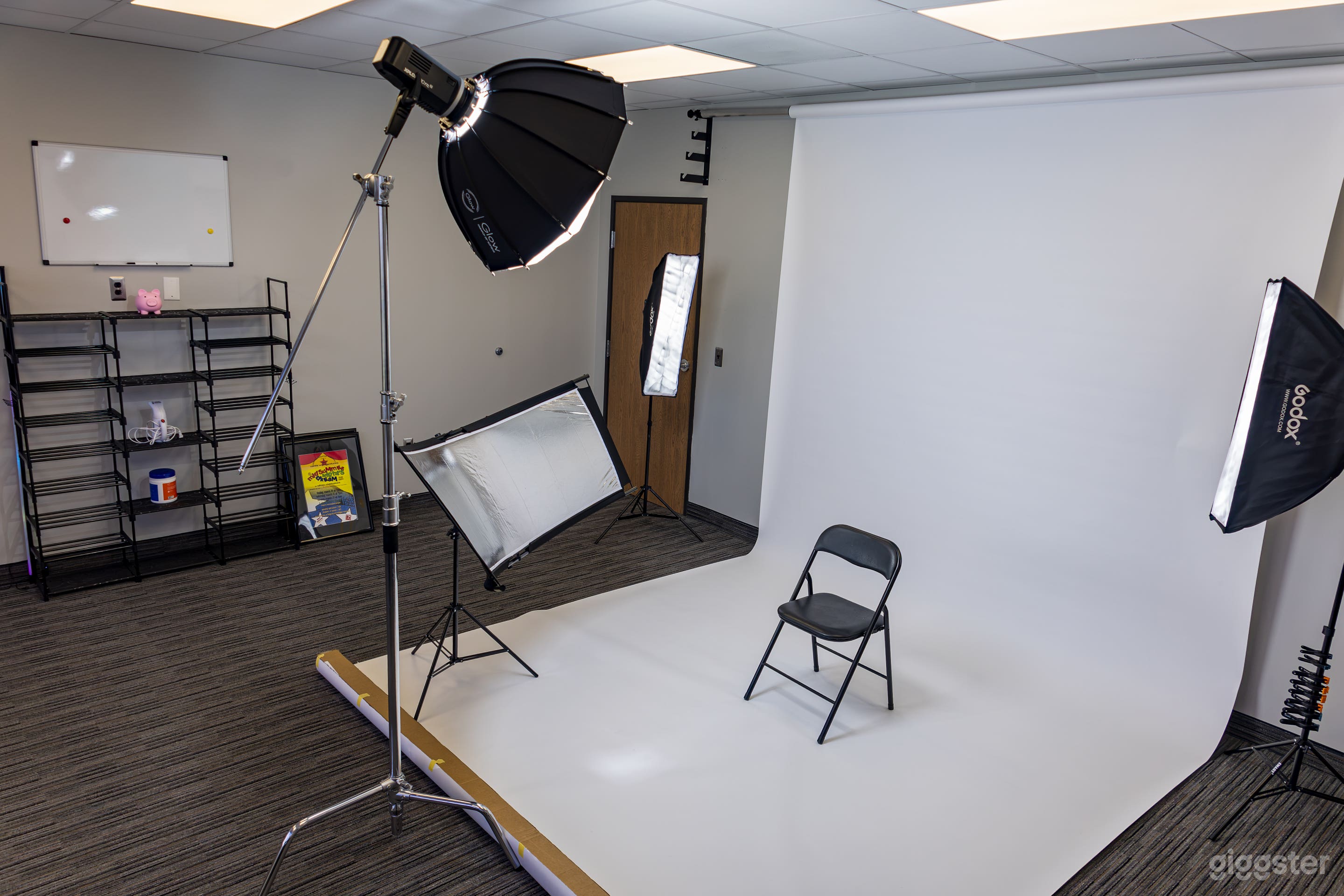 Natural Light Vibrant Photo Studio Photo 3