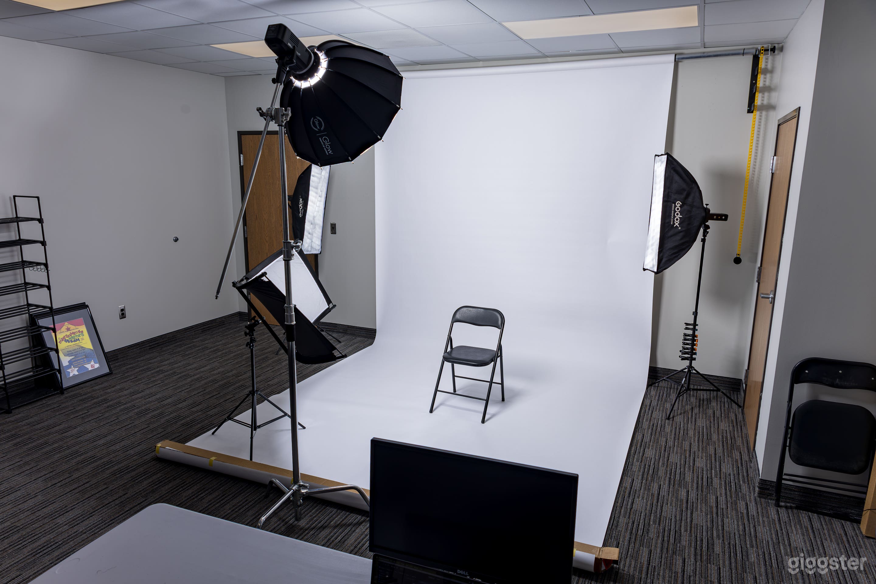 Natural Light Vibrant Photo Studio Photo 2