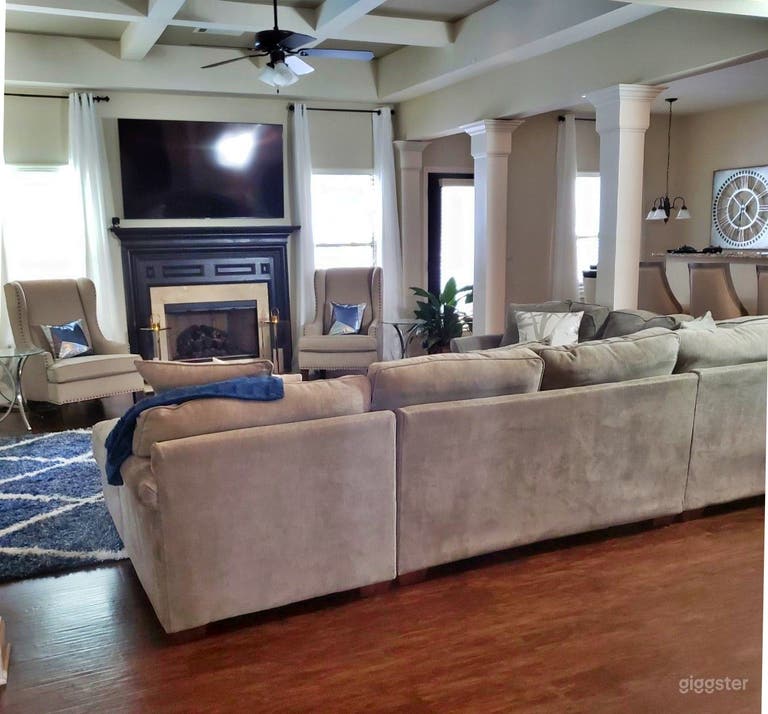  Fabulous House with Newly Build Backyard Oasis 