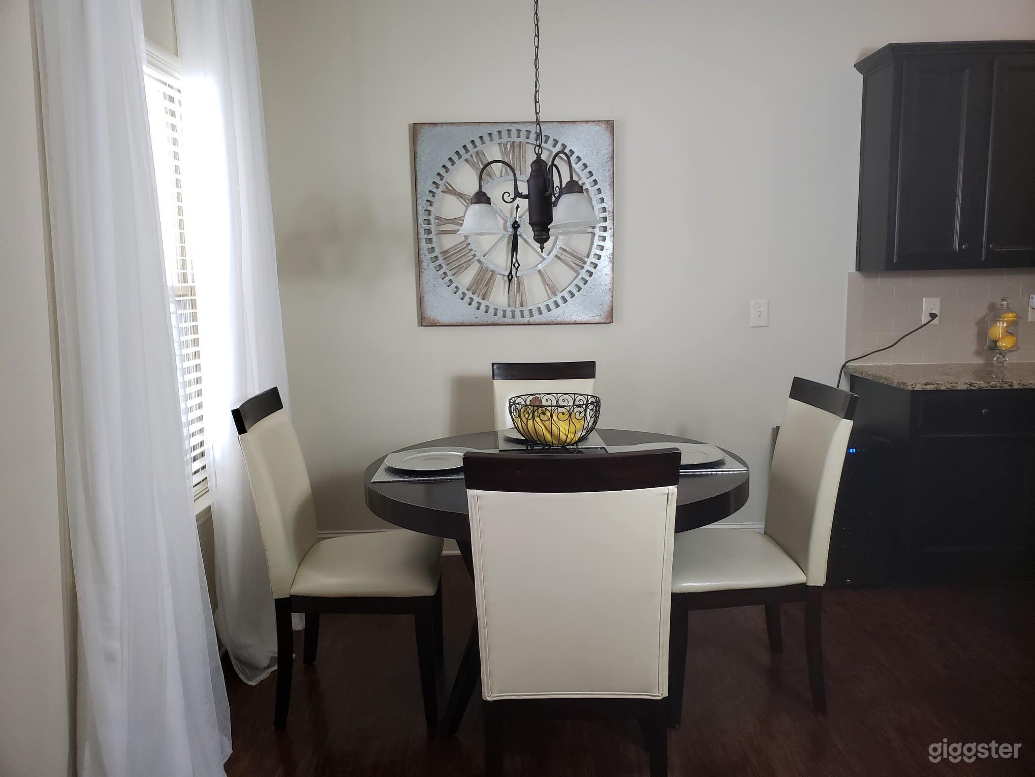 Fabulous House with Newly Build Backyard Oasis Photo 3