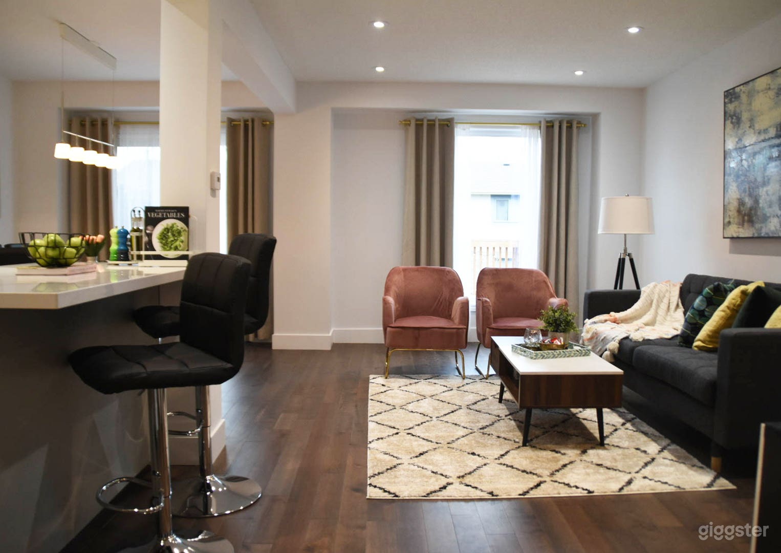 End-unit  Townhouse in Richmond Hill Photo 3