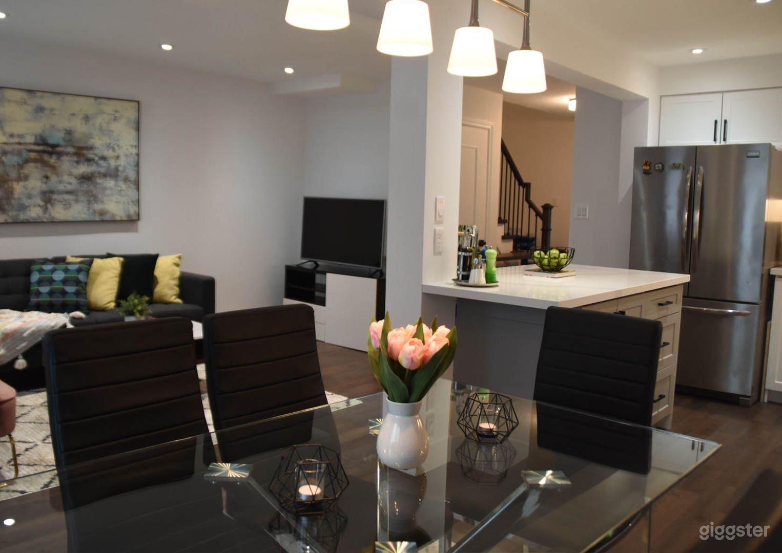 End-unit  Townhouse in Richmond Hill Photo 4