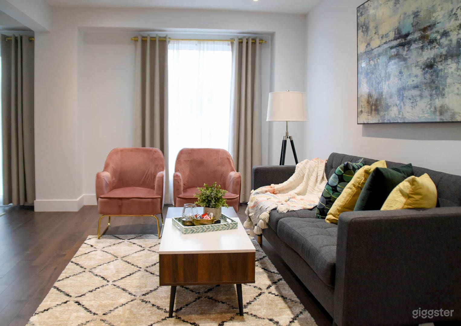 End-unit  Townhouse in Richmond Hill Photo 2