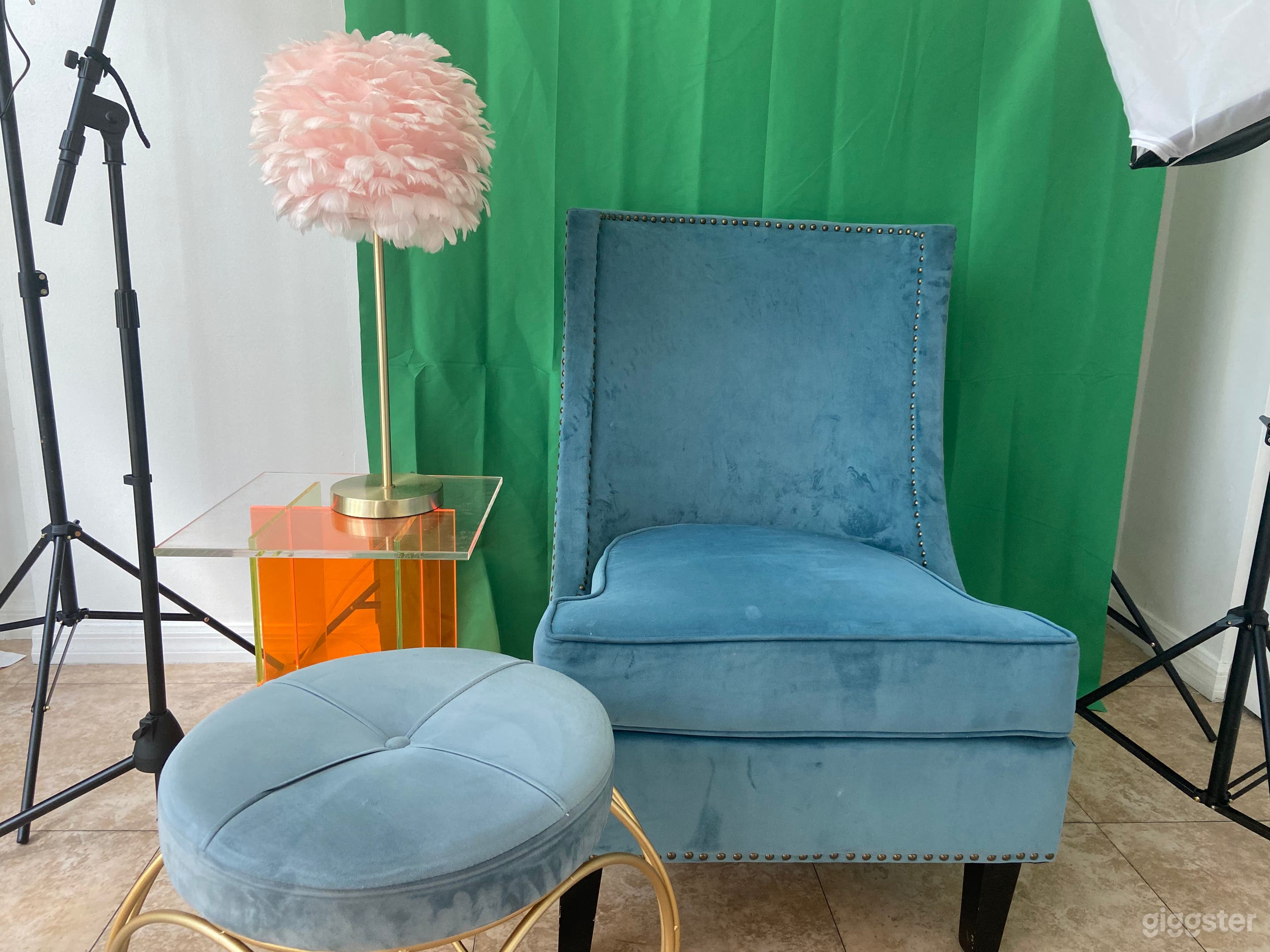 Bright Fully-Equipped Creator Studio in Edgewater Photo 2