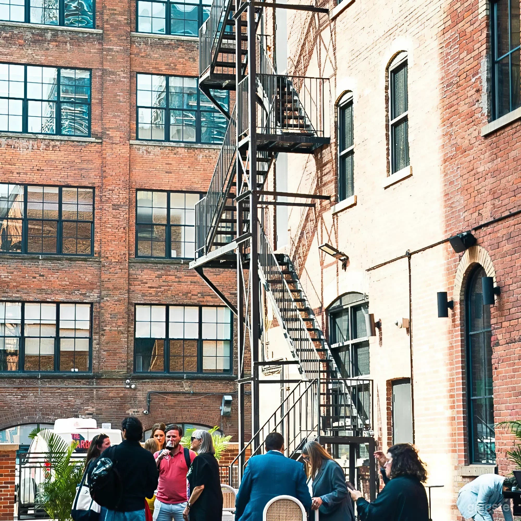 Modern Event Venue with Customizable Courtyard  Photo 2