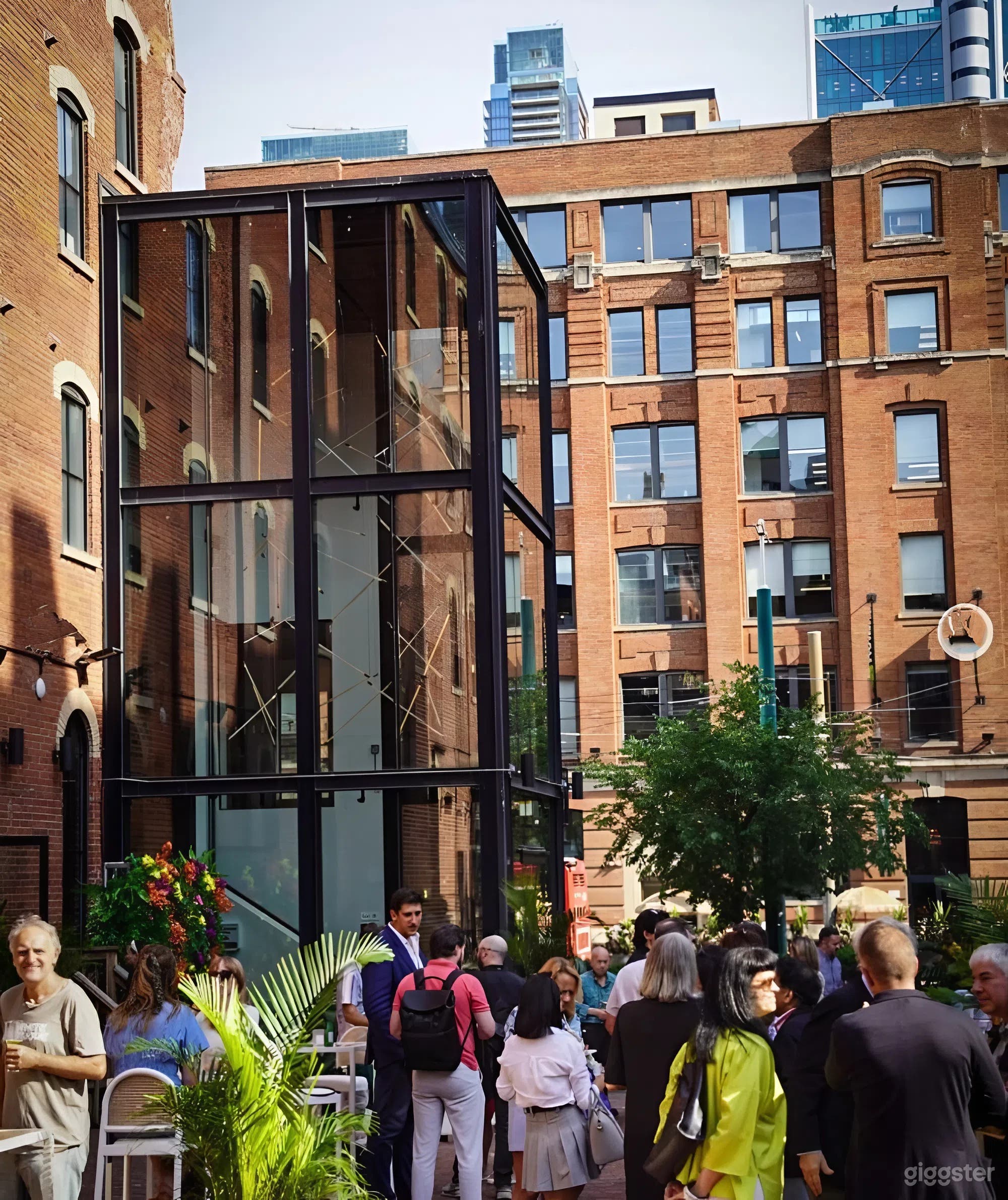 Modern Event Venue with Customizable Courtyard  Photo 4