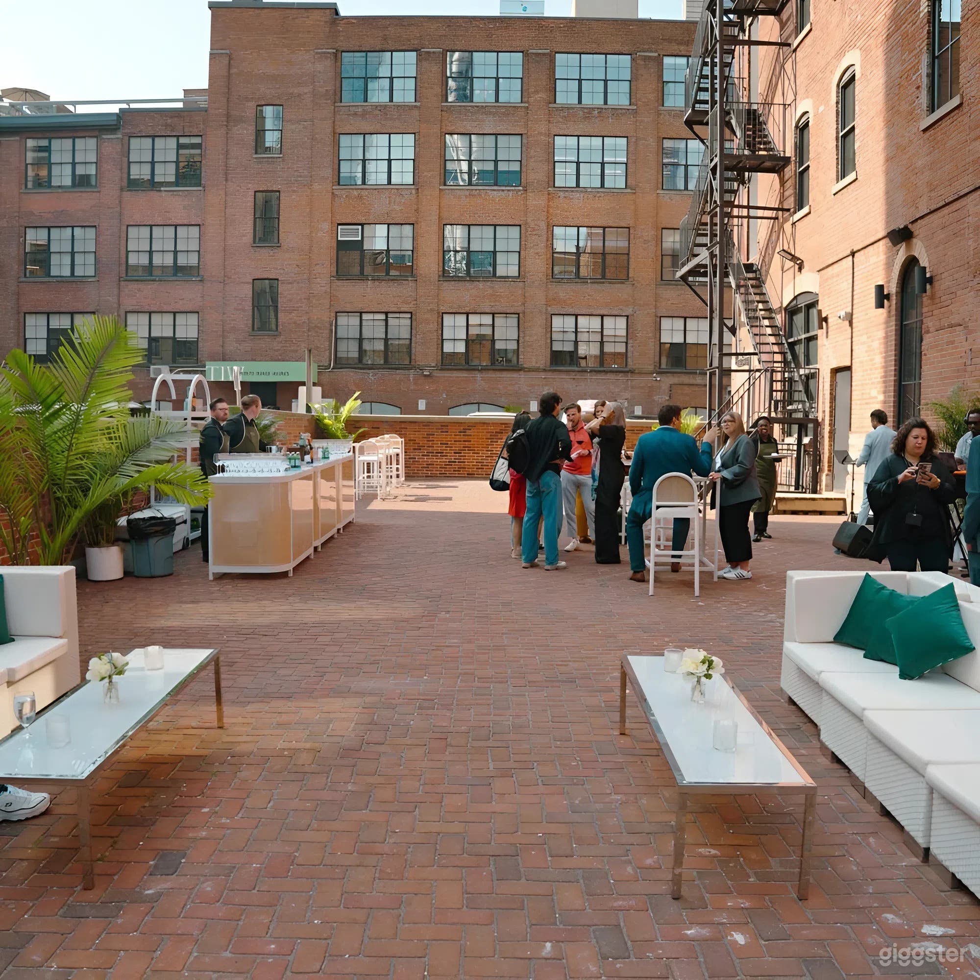 Modern Event Venue with Customizable Courtyard  Photo 3