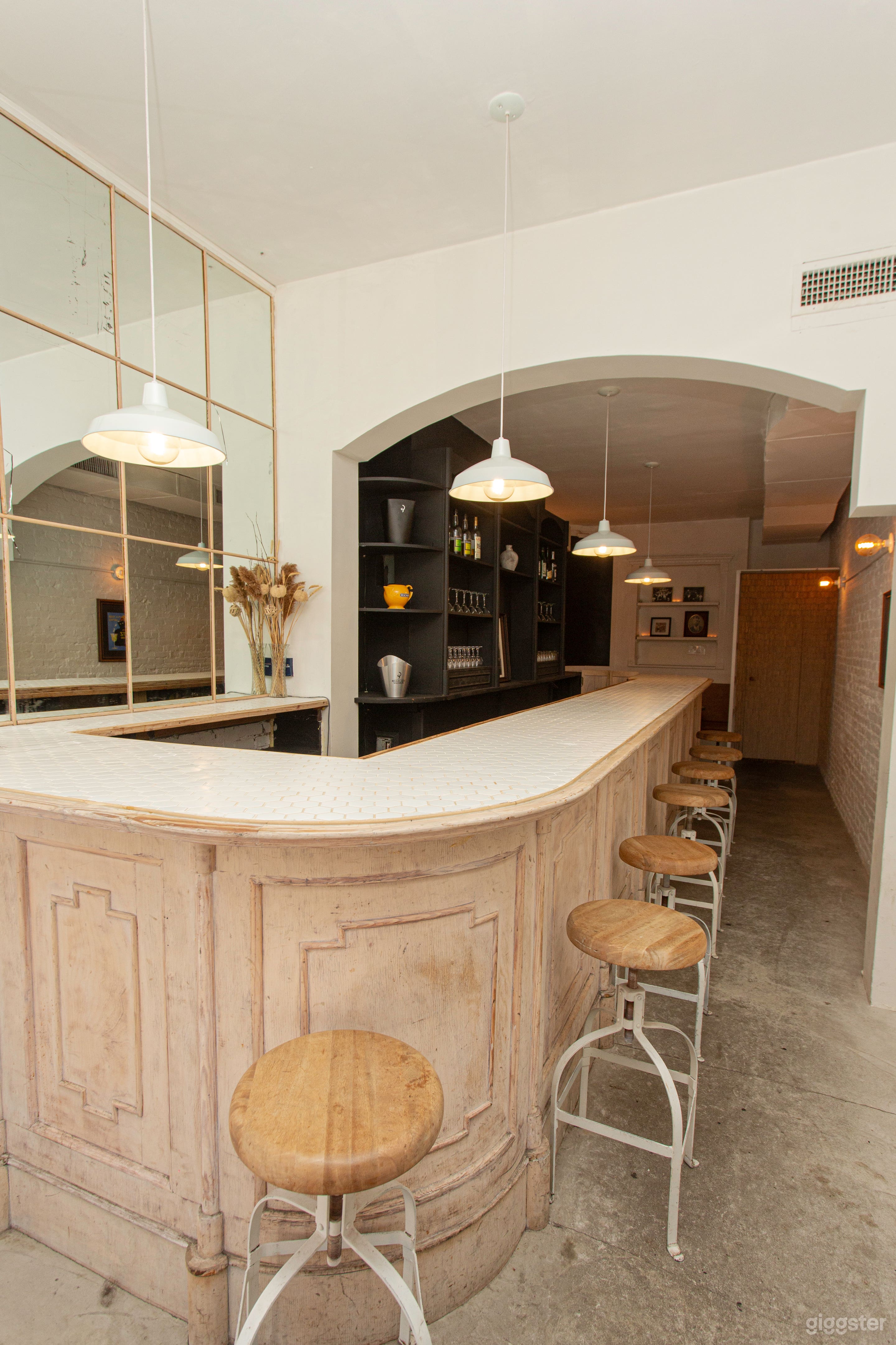 Cozy Hidden Downtown Gem Photo 2