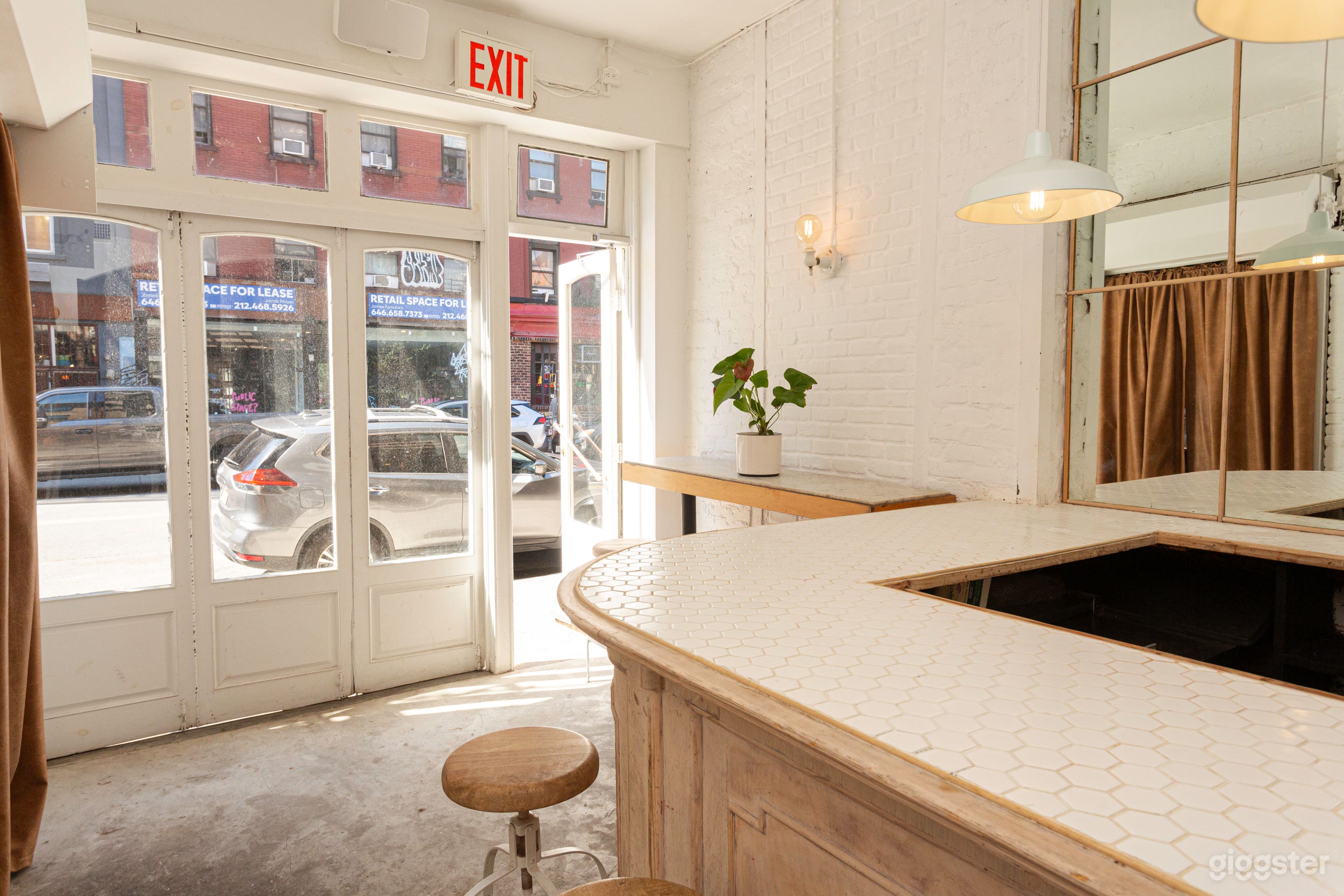 Cozy Hidden Downtown Gem Photo 3