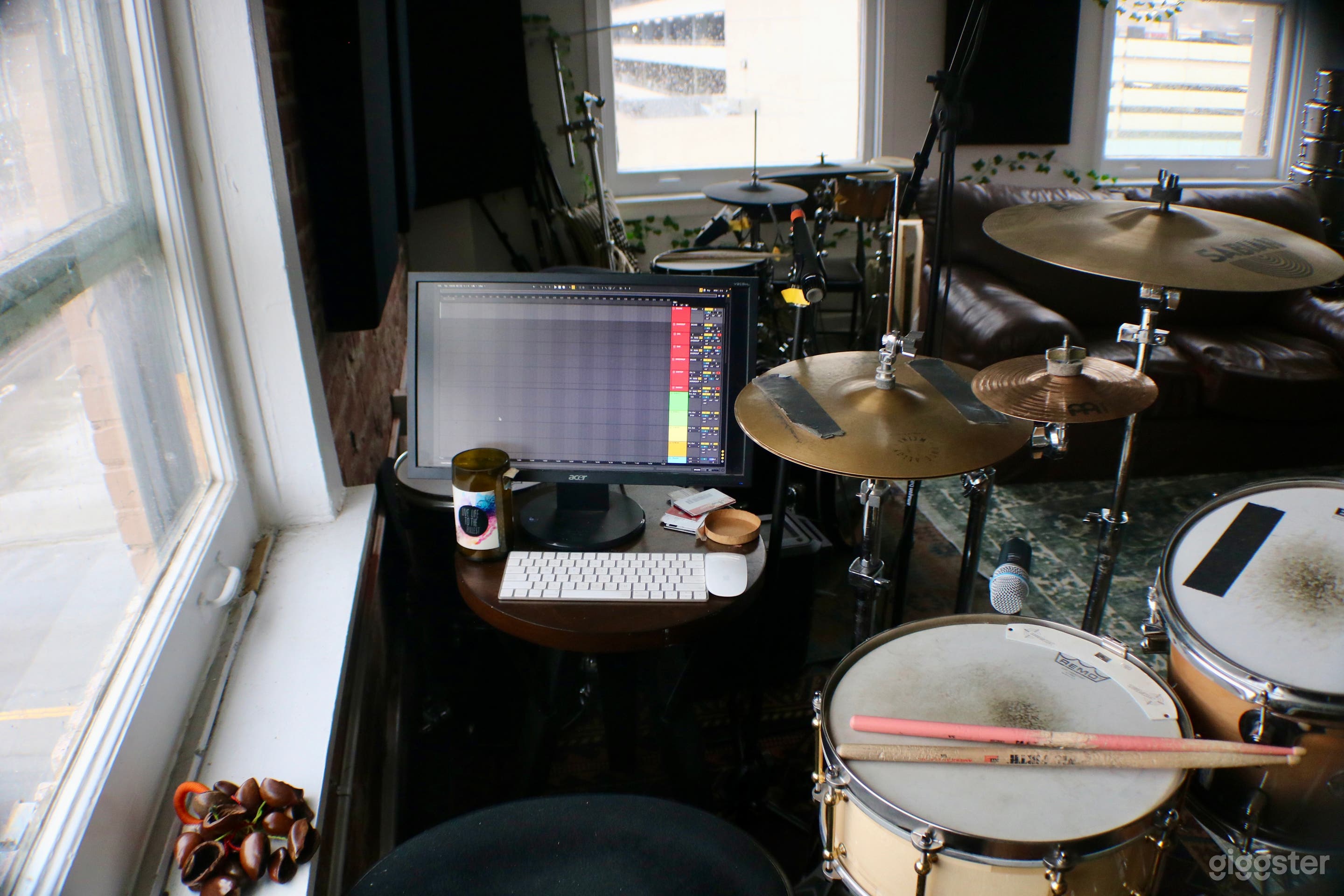 Drums with computer monitor for remote drum comping 