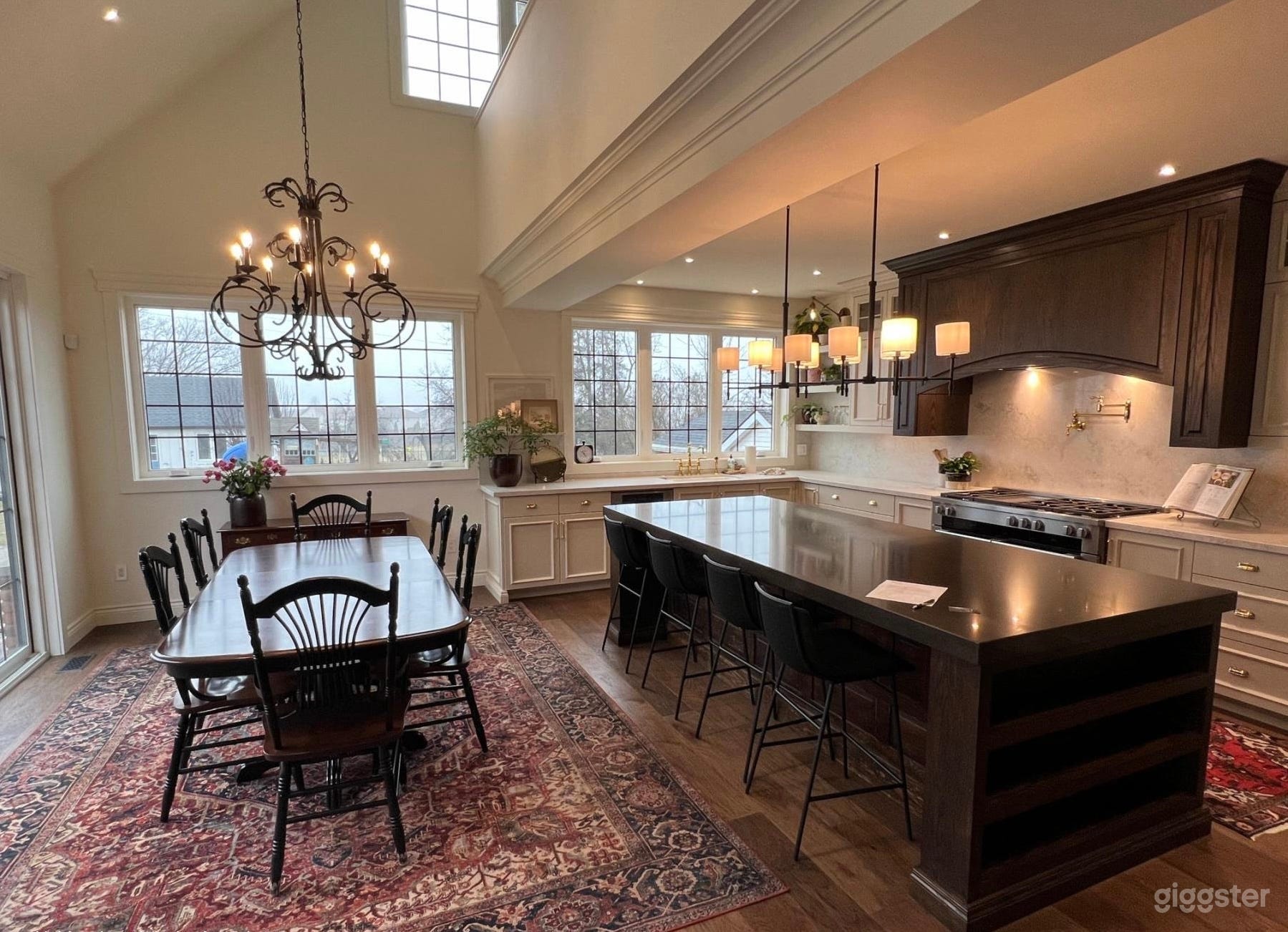 Elegant Country Estate with Grand Interiors Photo 1