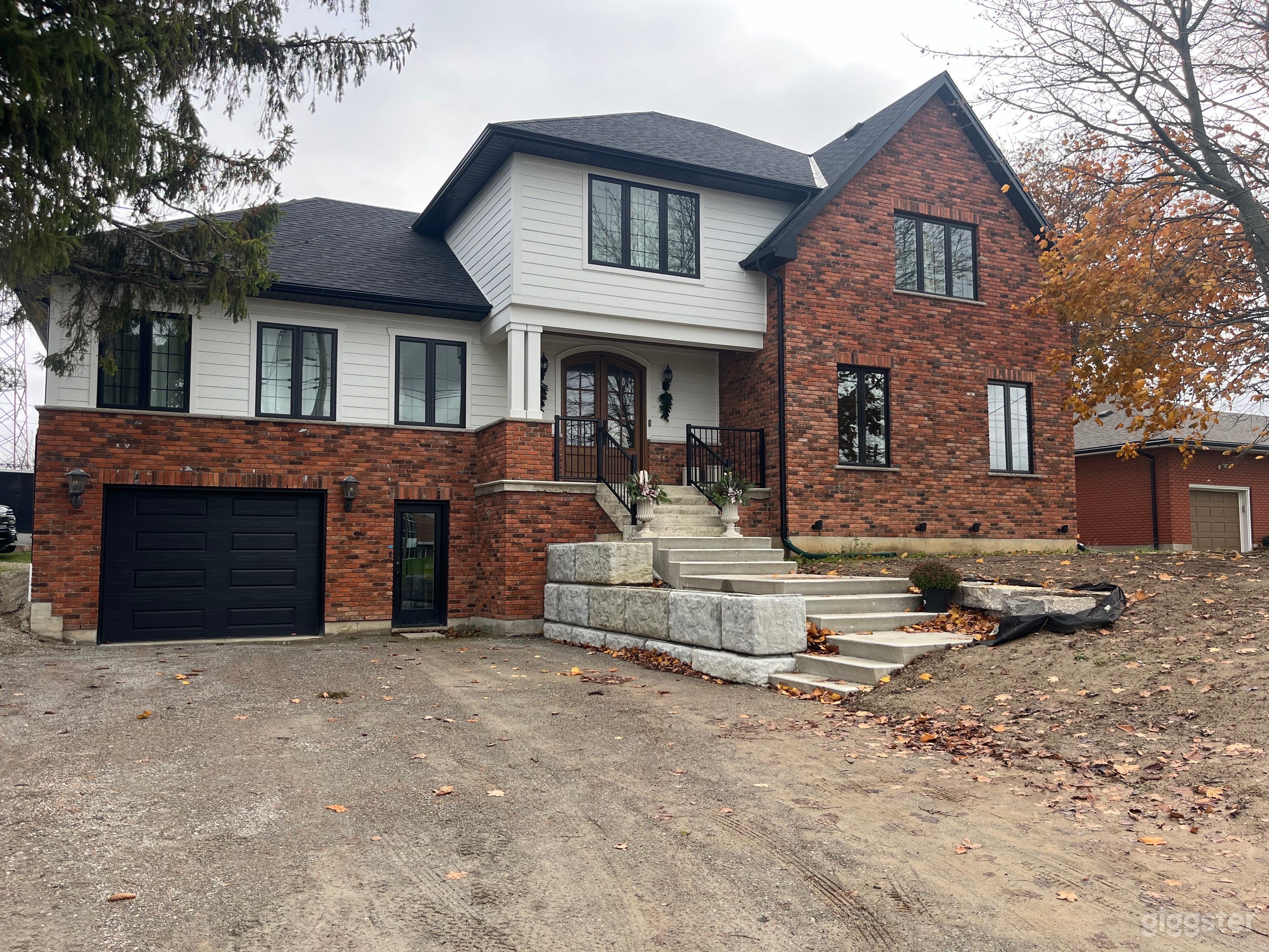 Elegant Country Estate with Grand Interiors Photo 2