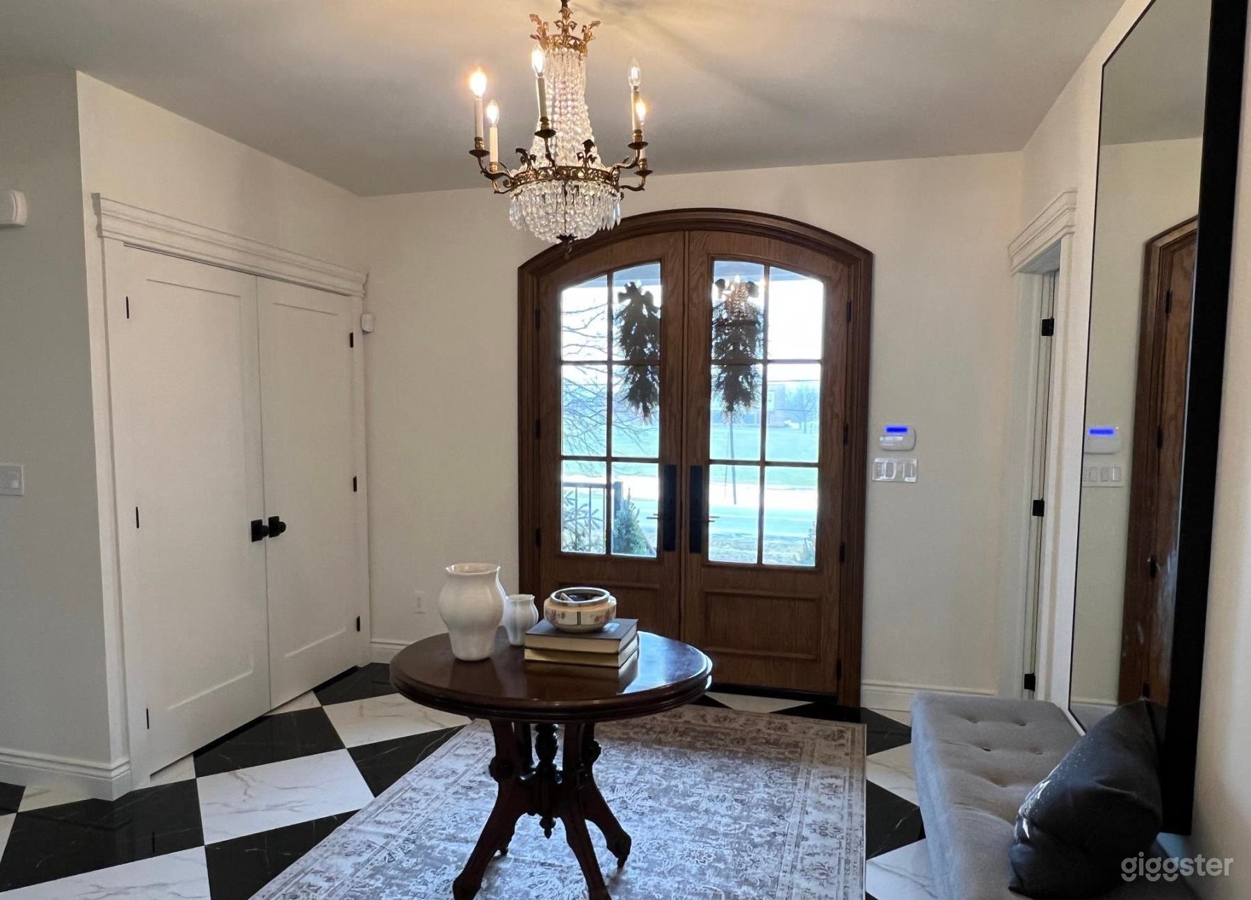 Elegant Country Estate with Grand Interiors Photo 3