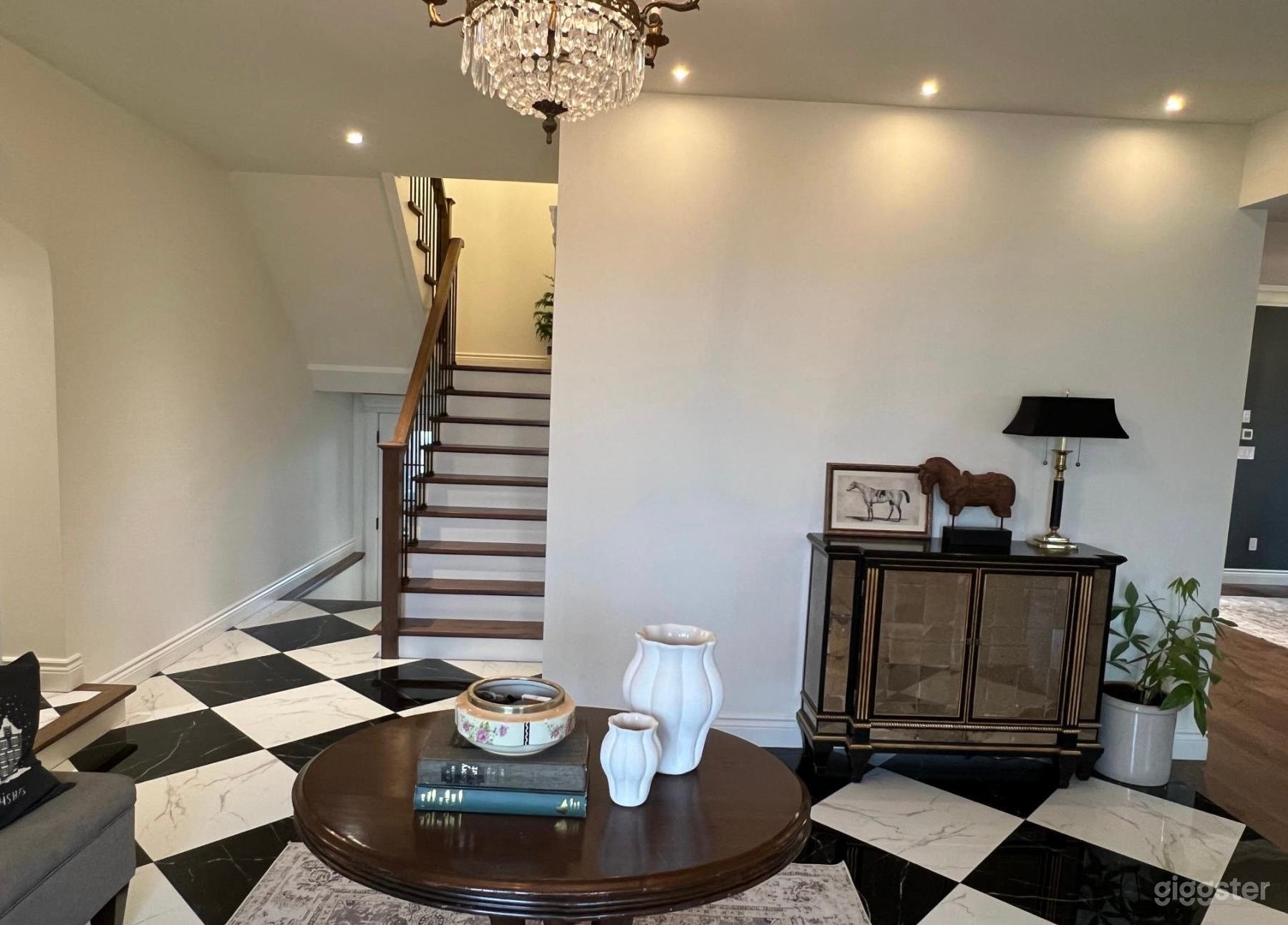 Elegant Country Estate with Grand Interiors Photo 4