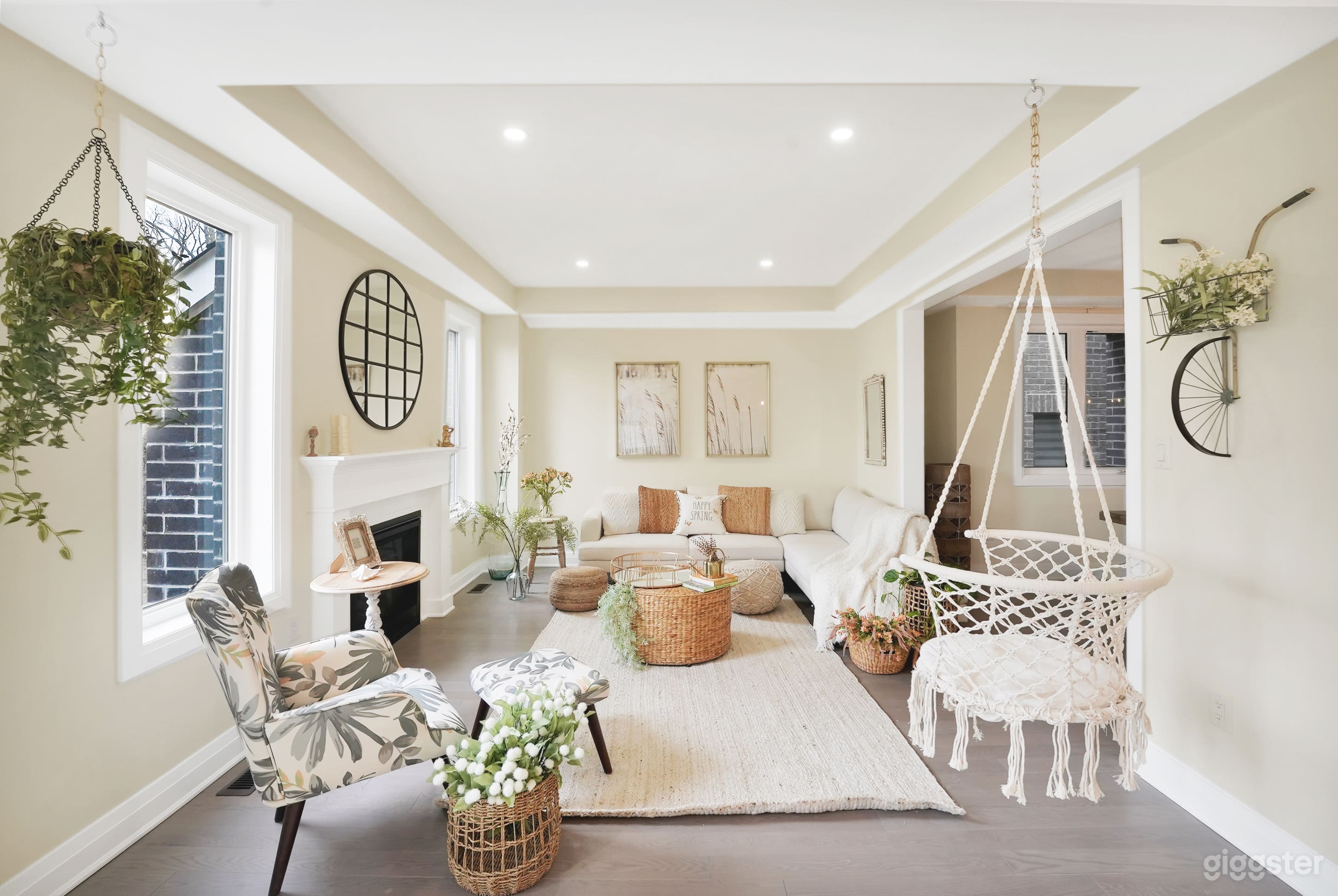 Gorgeous Airy Home Photo 1