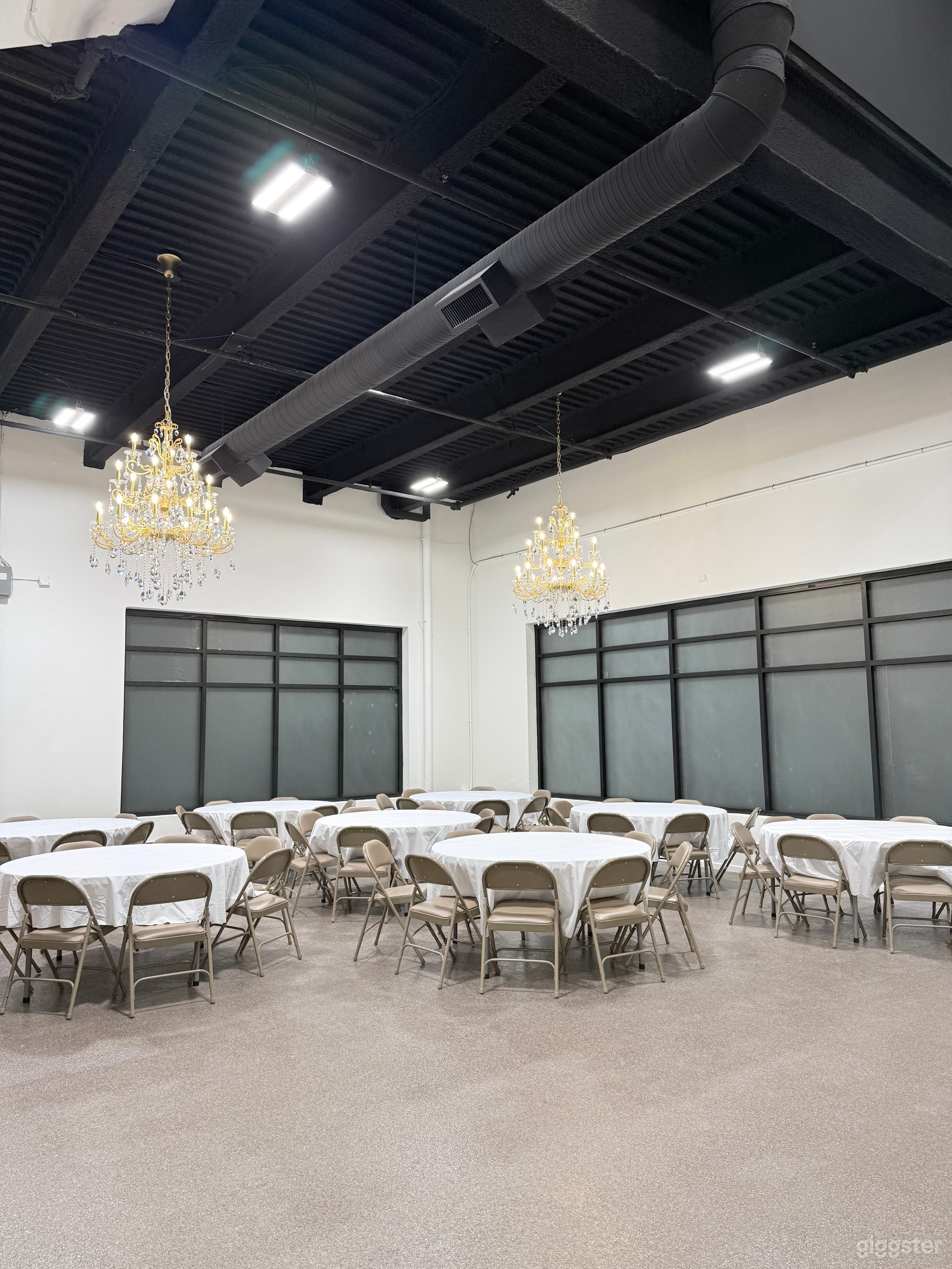 Stunning open-concept event space Photo 2