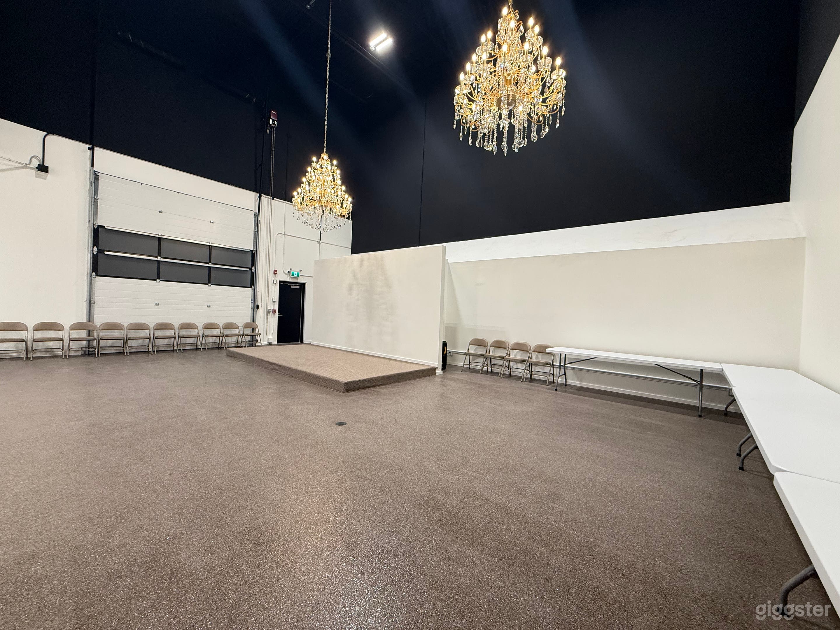 Stunning open-concept event space Photo 4