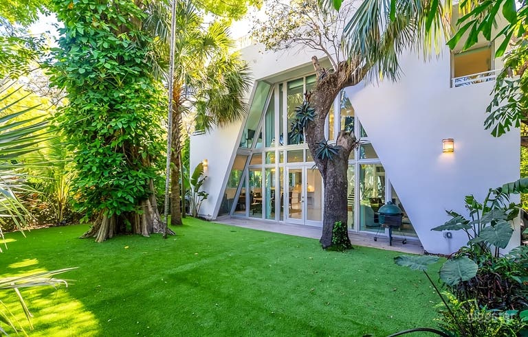  Contemporary Tropical Backyard 